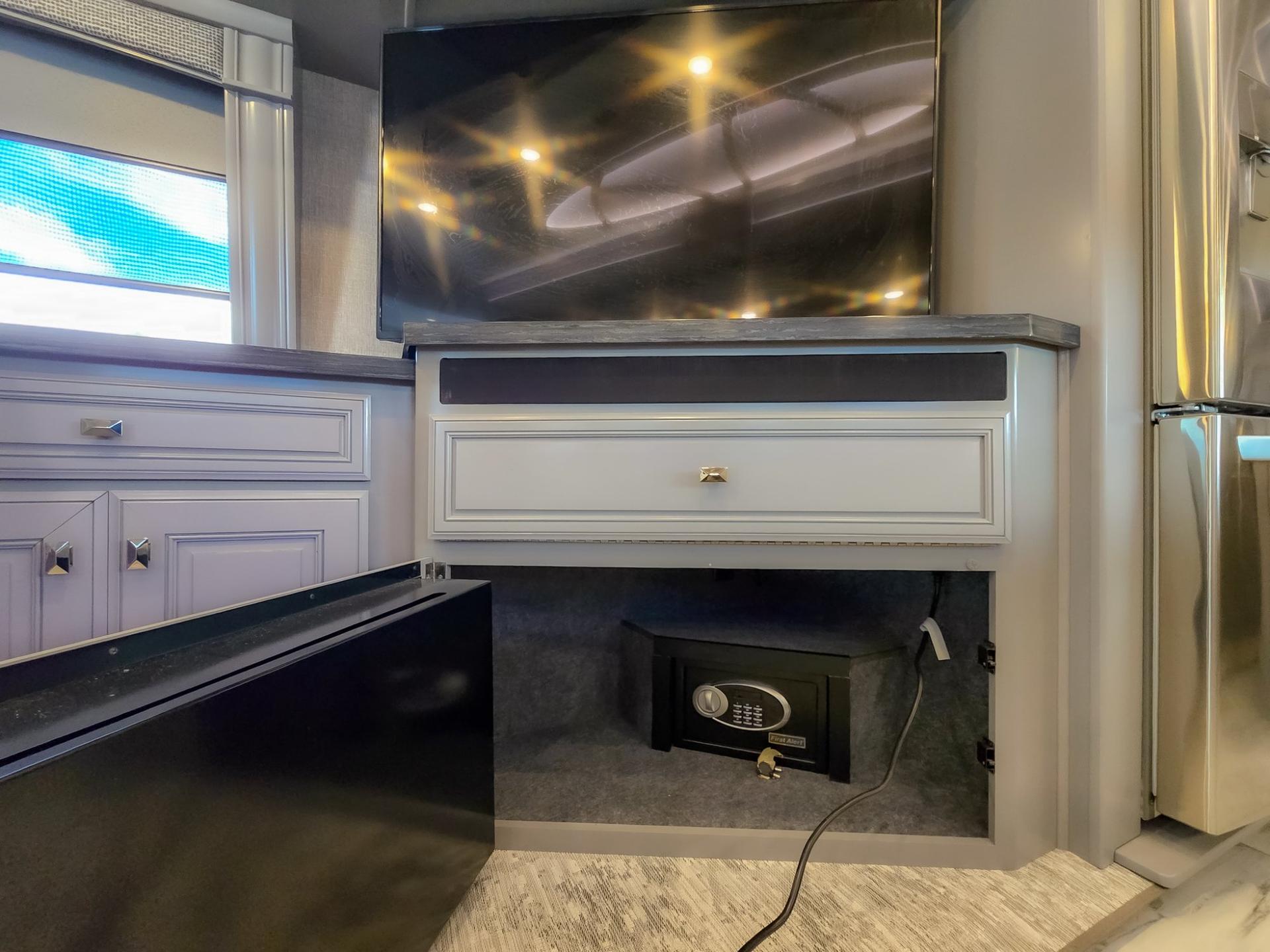 2024 Fleetwood RV 2024 Fleetwood RV Discovery LXE - thumbnail 26