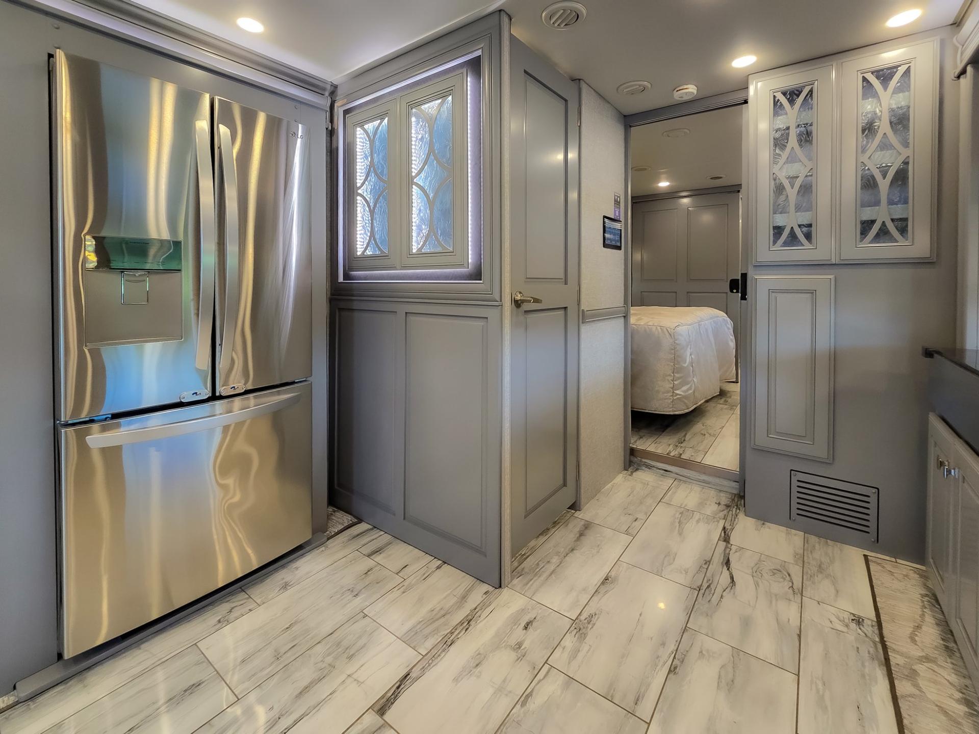 2024 Fleetwood RV 2024 Fleetwood RV Discovery LXE - thumbnail 30