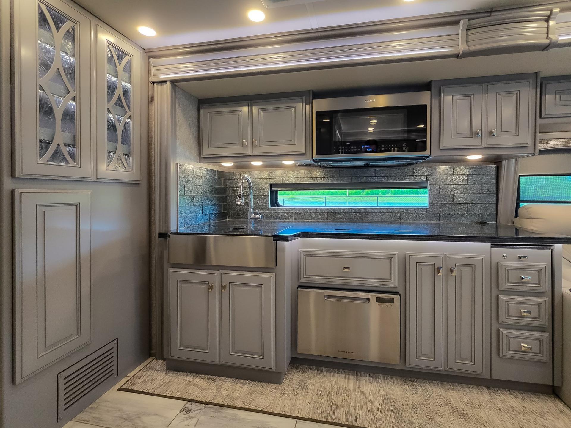 2024 Fleetwood RV 2024 Fleetwood RV Discovery LXE - thumbnail 31
