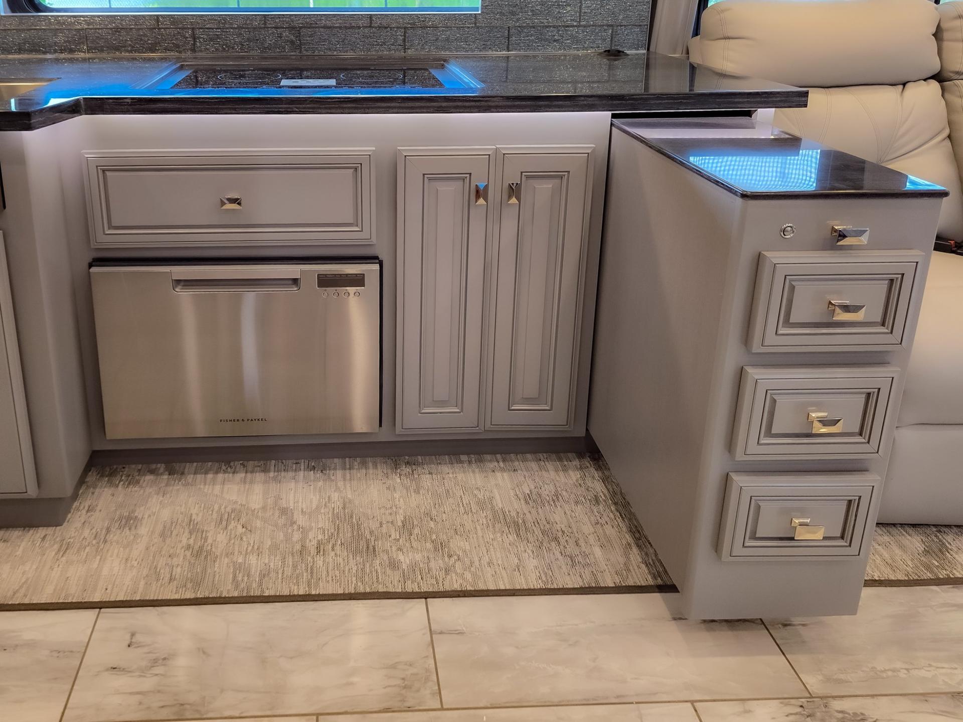 2024 Fleetwood RV 2024 Fleetwood RV Discovery LXE - thumbnail 34