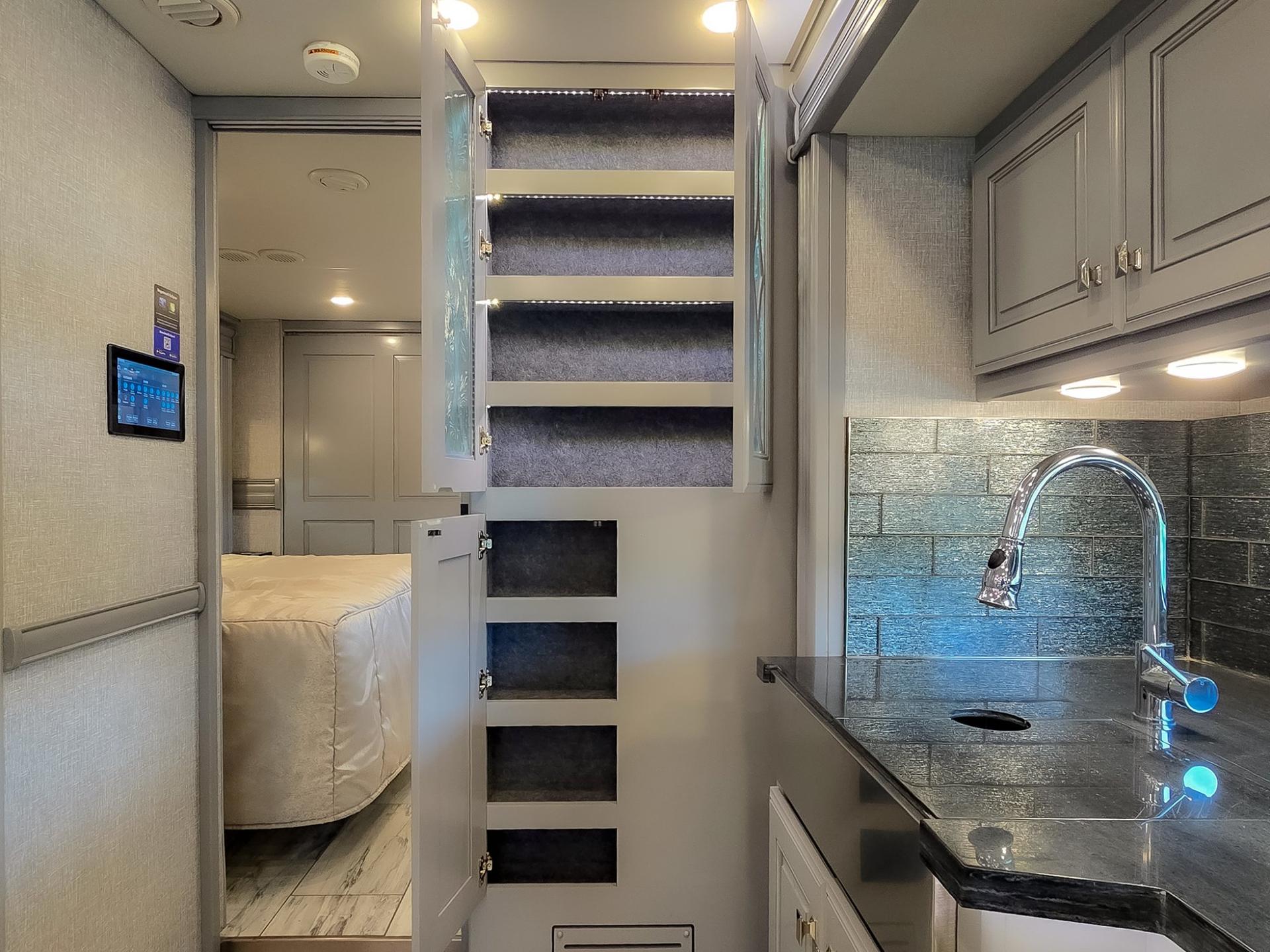 2024 Fleetwood RV 2024 Fleetwood RV Discovery LXE - thumbnail 37