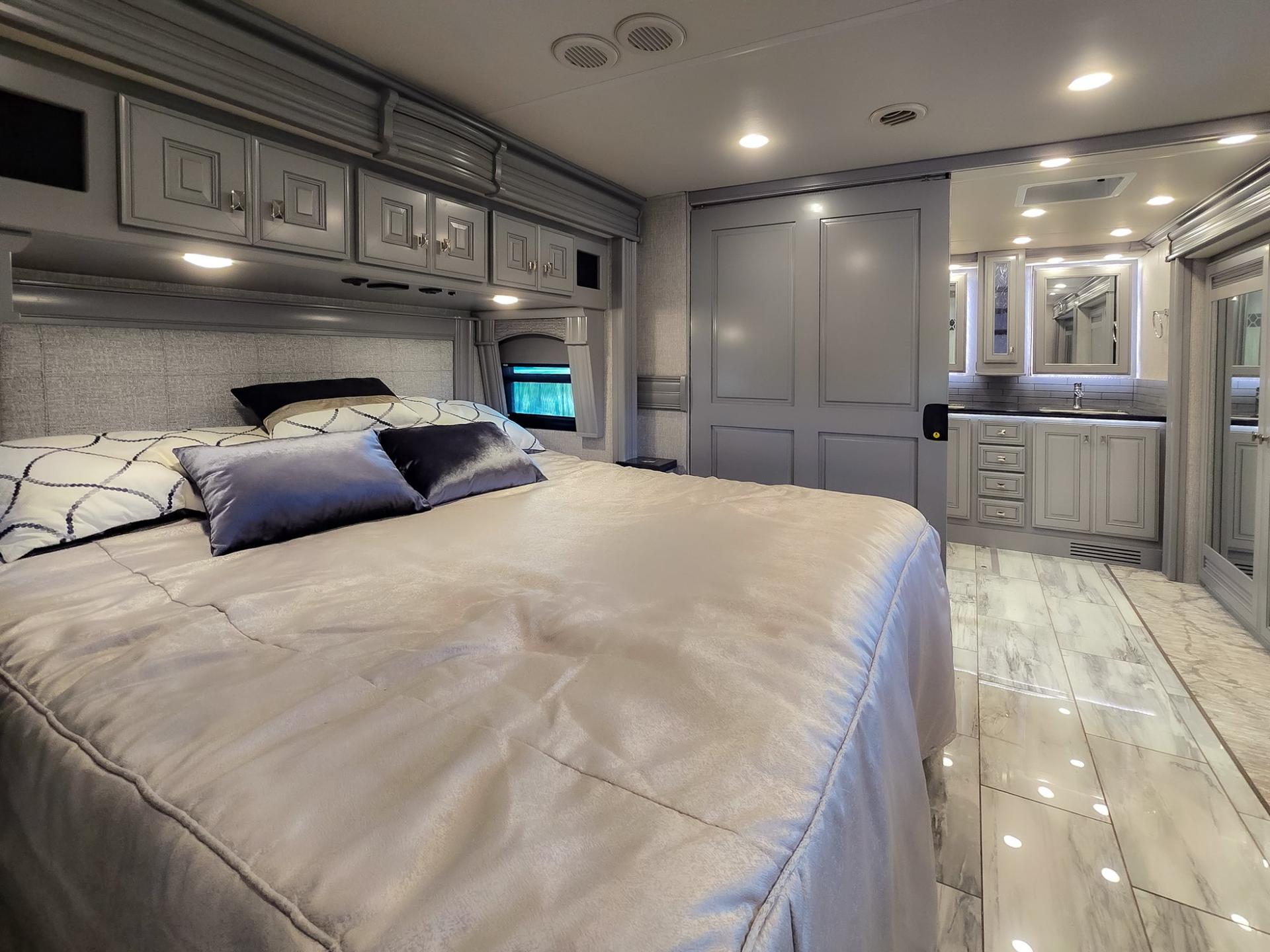 2024 Fleetwood RV 2024 Fleetwood RV Discovery LXE - thumbnail 47
