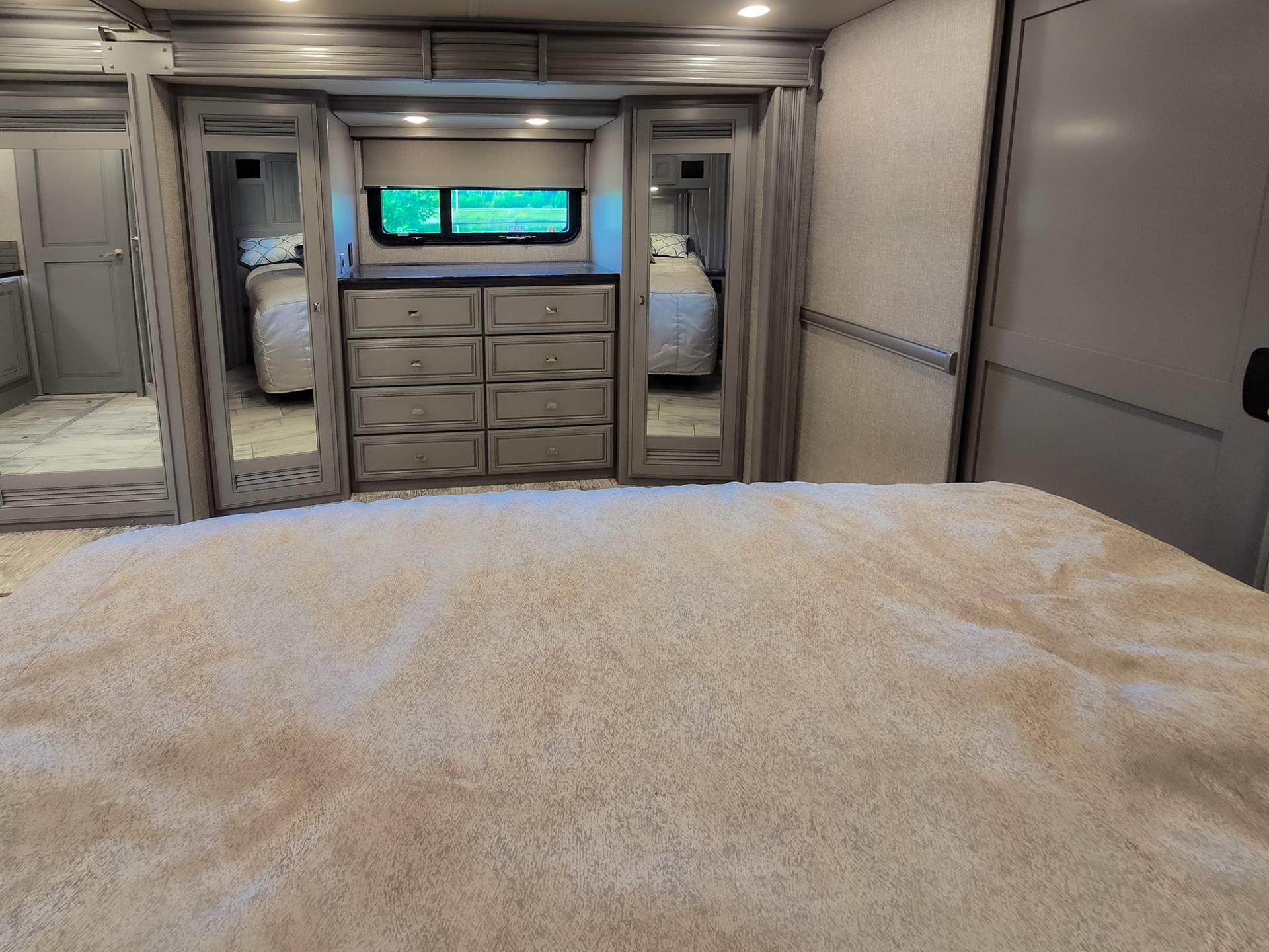2024 Fleetwood RV 2024 Fleetwood RV Discovery LXE - thumbnail 51