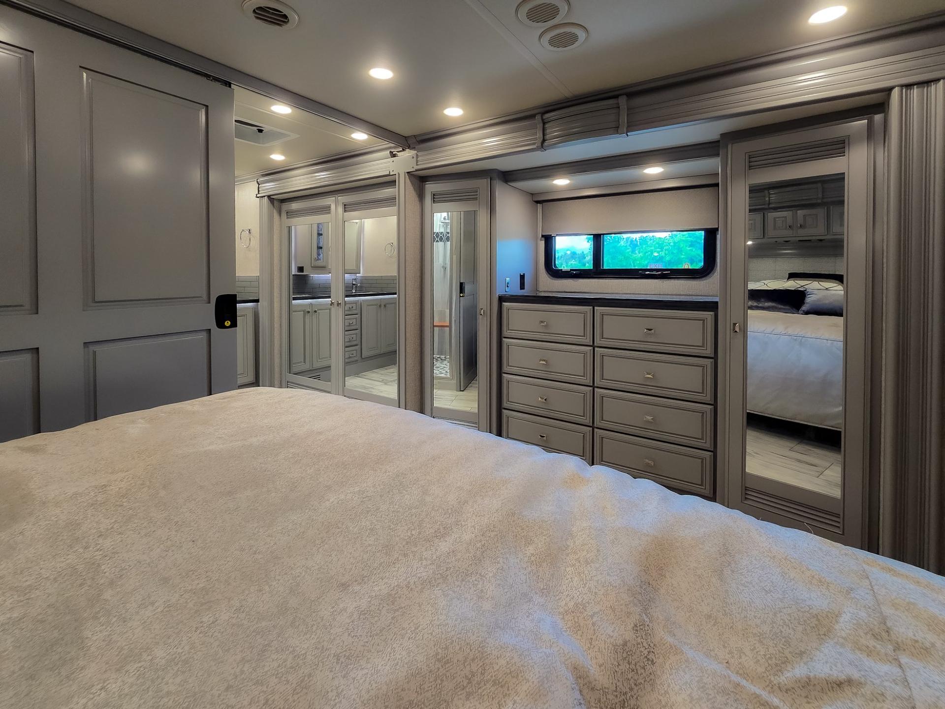 2024 Fleetwood RV 2024 Fleetwood RV Discovery LXE - thumbnail 52