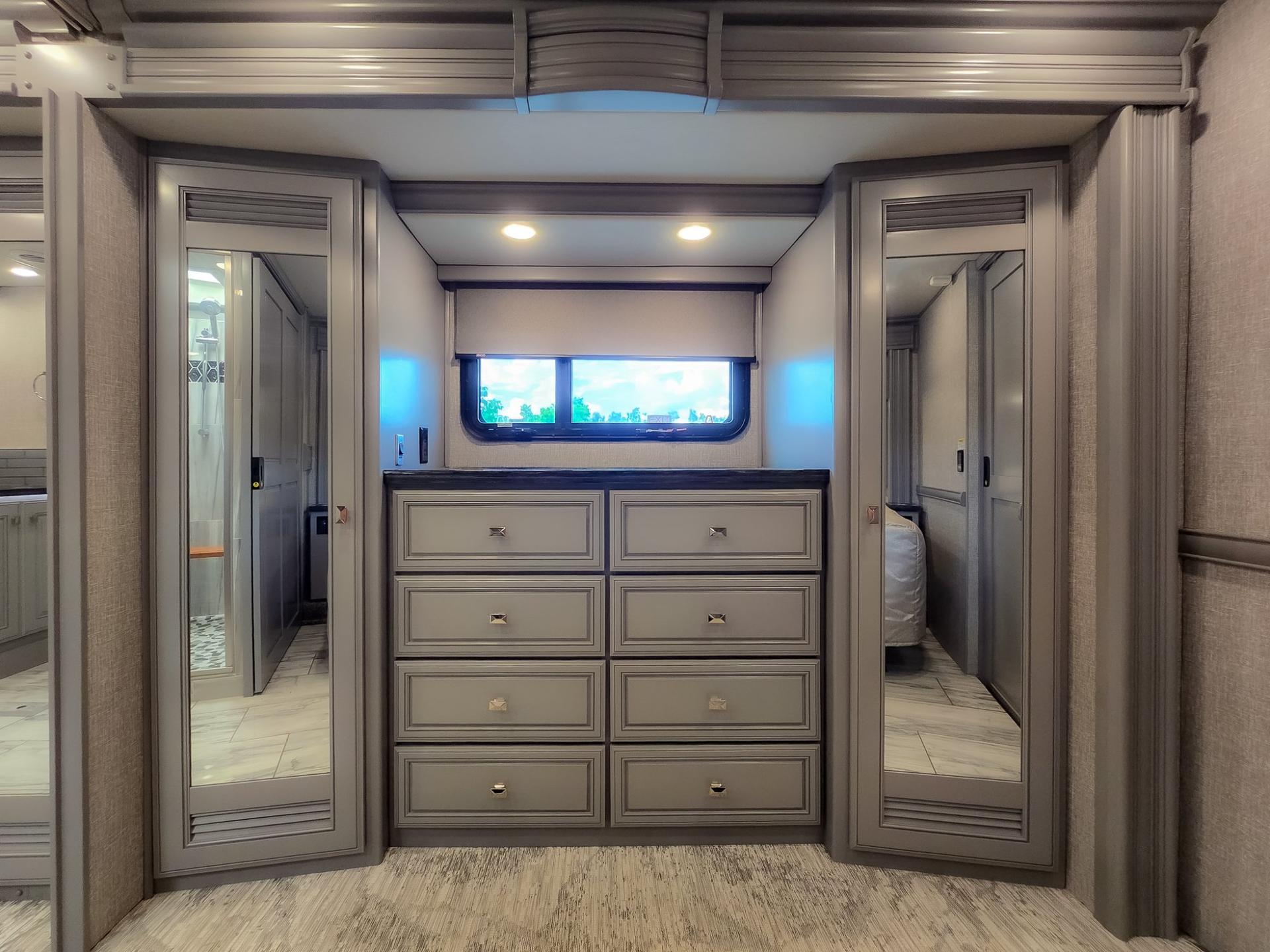 2024 Fleetwood RV 2024 Fleetwood RV Discovery LXE - thumbnail 53