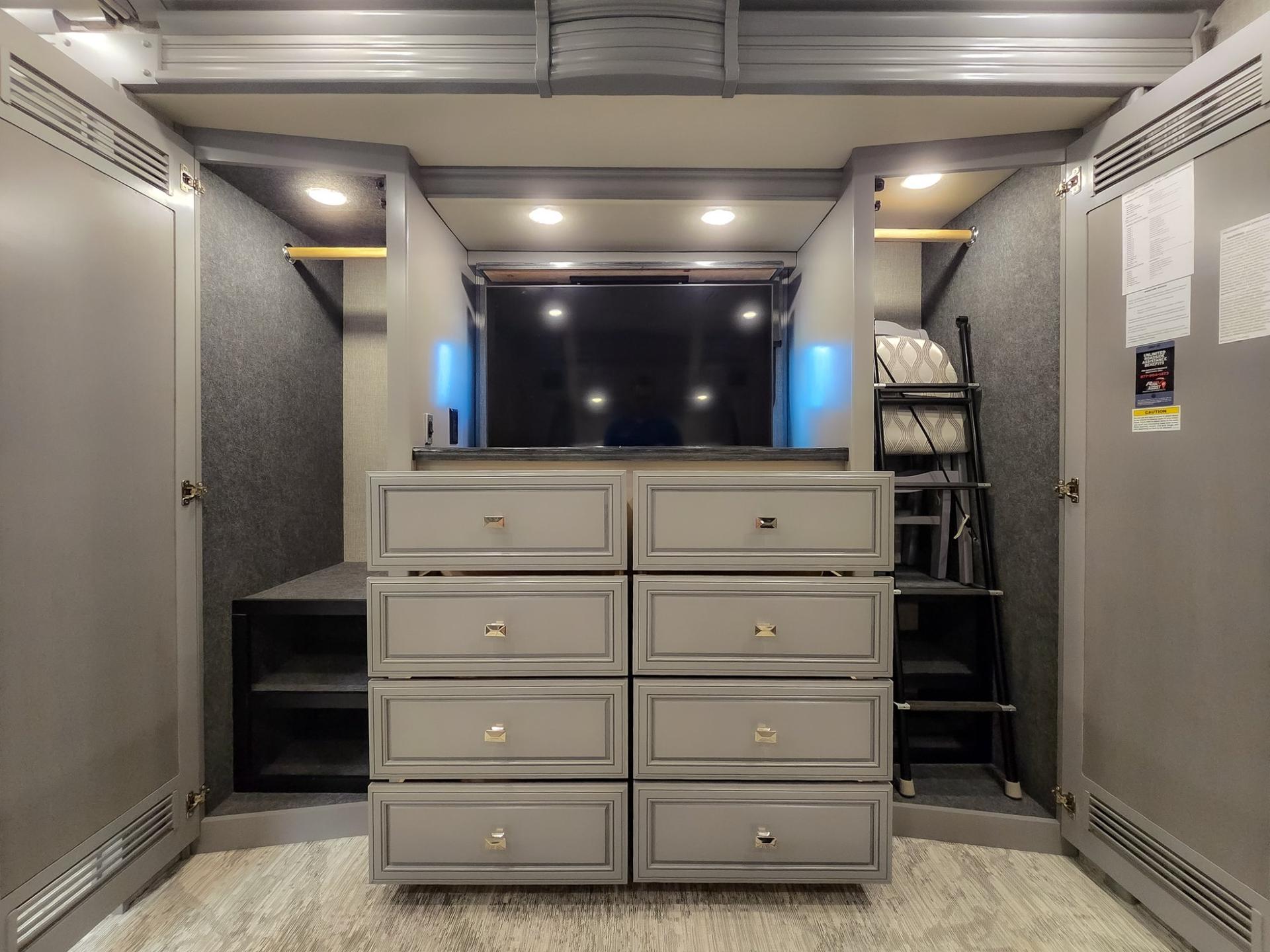 2024 Fleetwood RV 2024 Fleetwood RV Discovery LXE - thumbnail 54