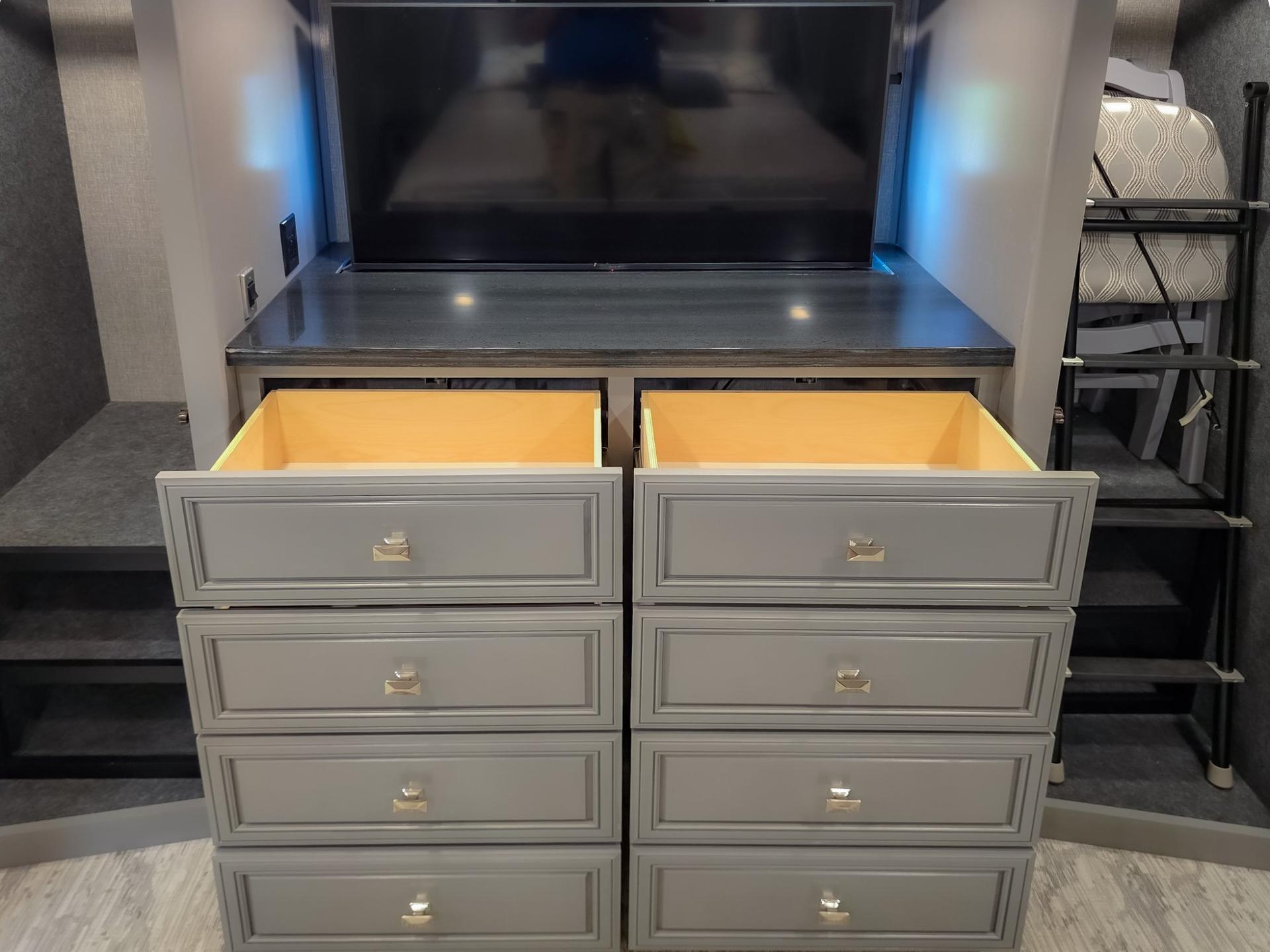 2024 Fleetwood RV 2024 Fleetwood RV Discovery LXE - thumbnail 55