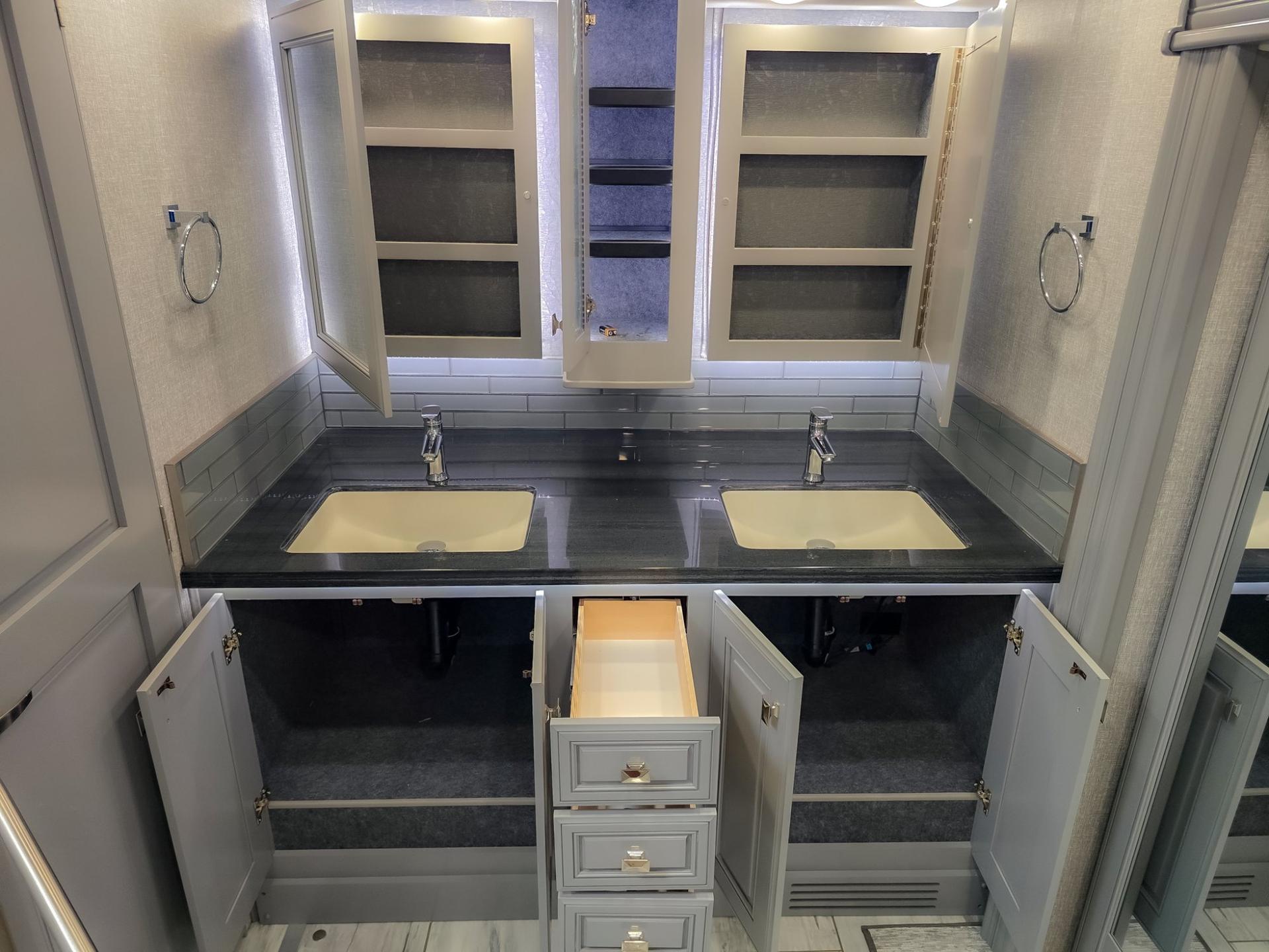 2024 Fleetwood RV 2024 Fleetwood RV Discovery LXE - thumbnail 67