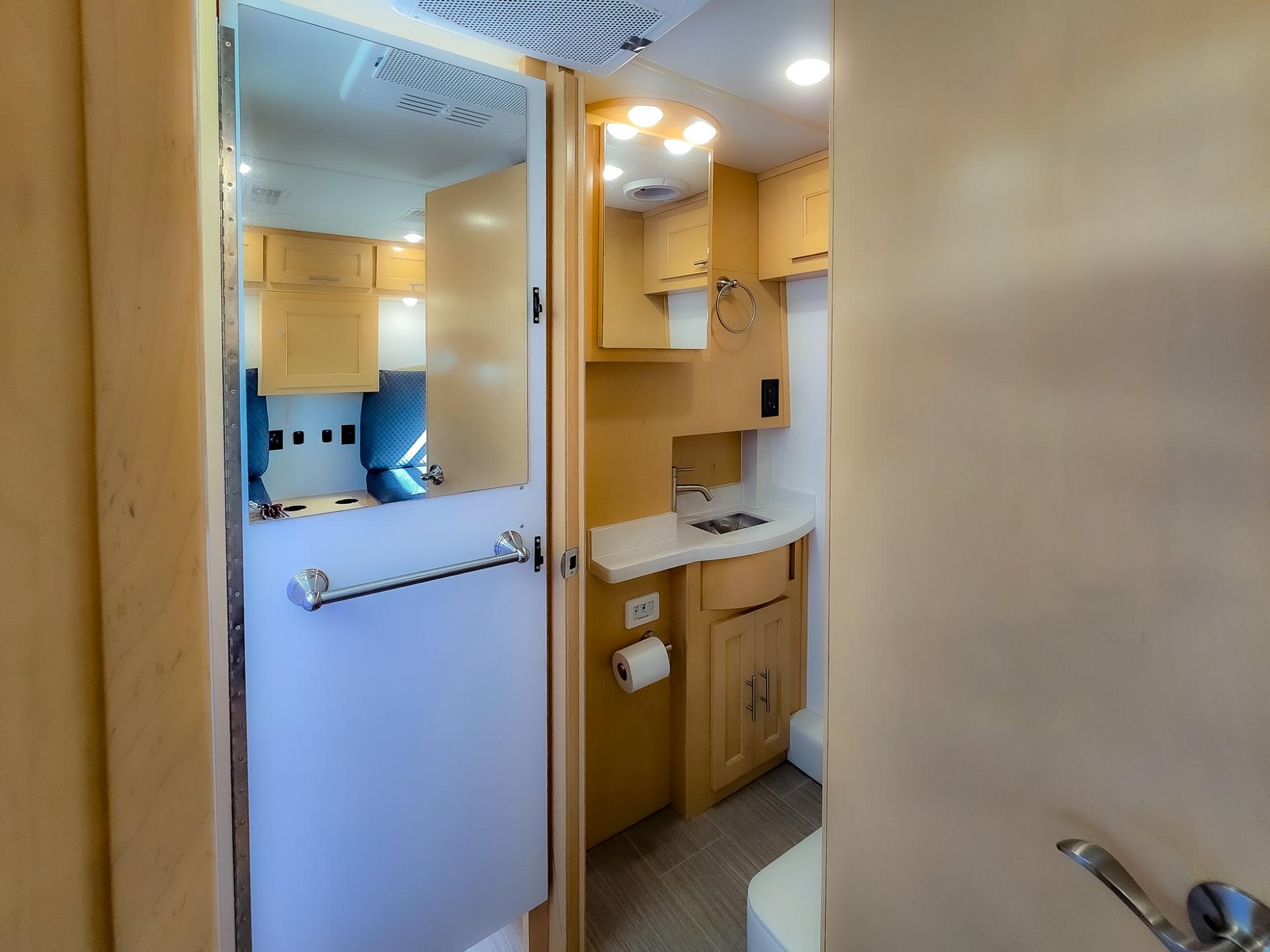 2023 Regency RV 2023 Regency RV Ultra Brougham - thumbnail 33