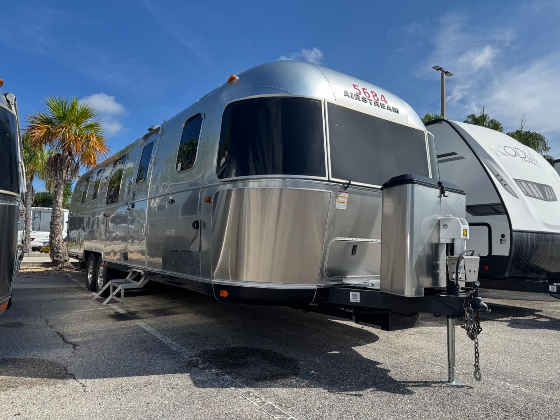 2019 Airstream Classic 33FB