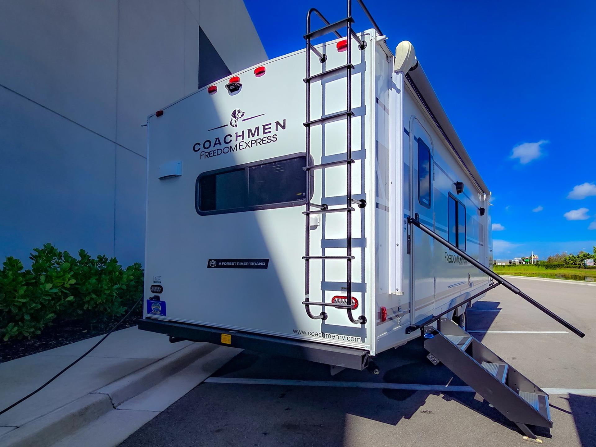 2026 Coachmen 2026 Coachmen Freedom Express Ultra-Lite - thumbnail 4