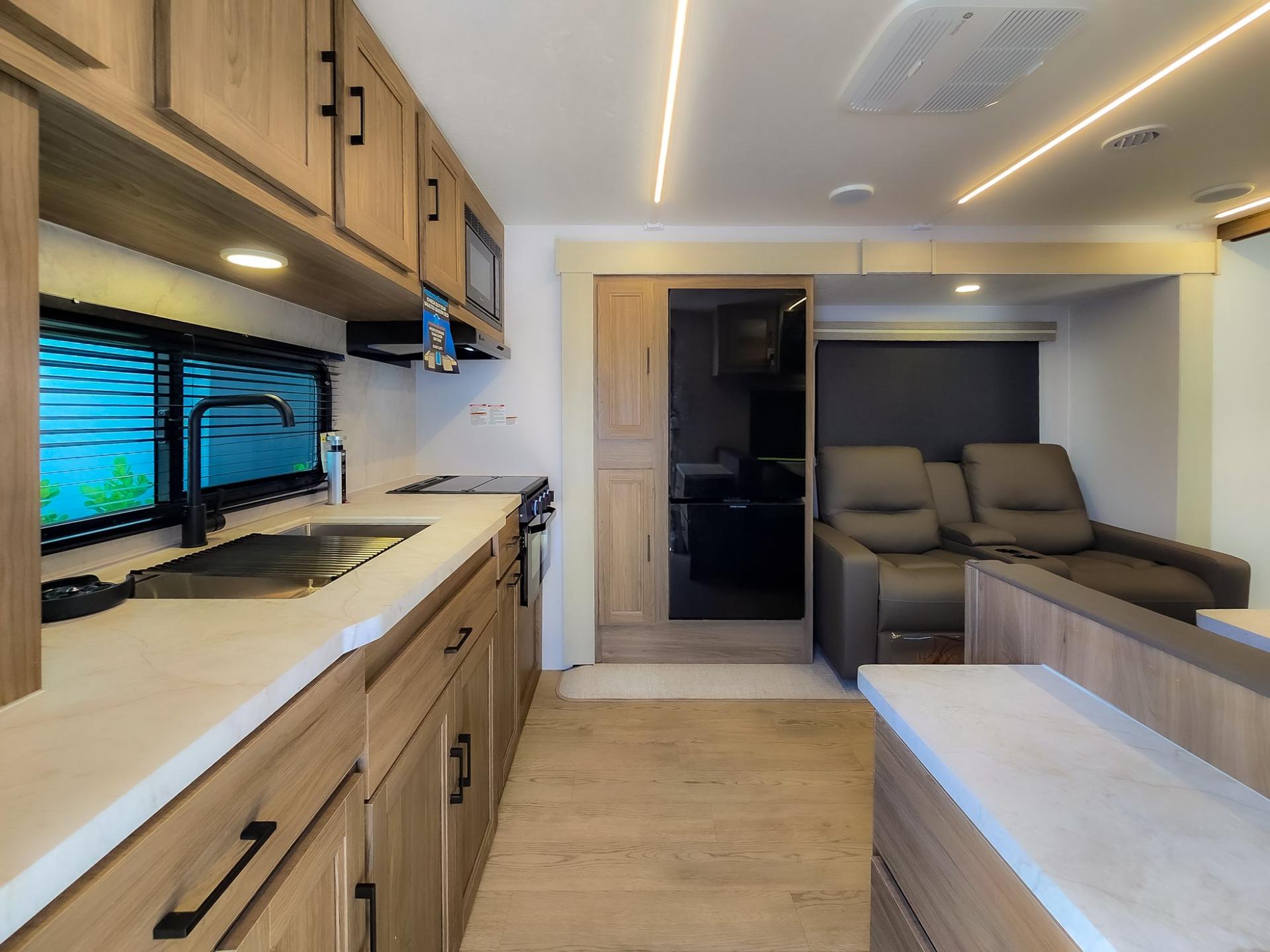 2026 Coachmen 2026 Coachmen Freedom Express Ultra-Lite - thumbnail 10