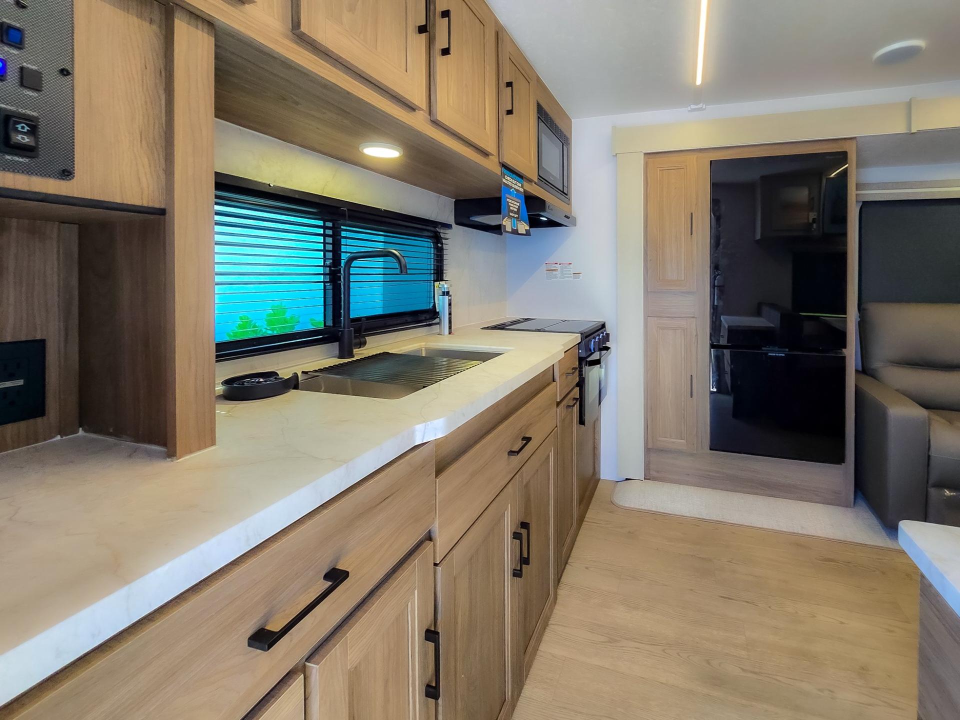 2026 Coachmen 2026 Coachmen Freedom Express Ultra-Lite - thumbnail 11