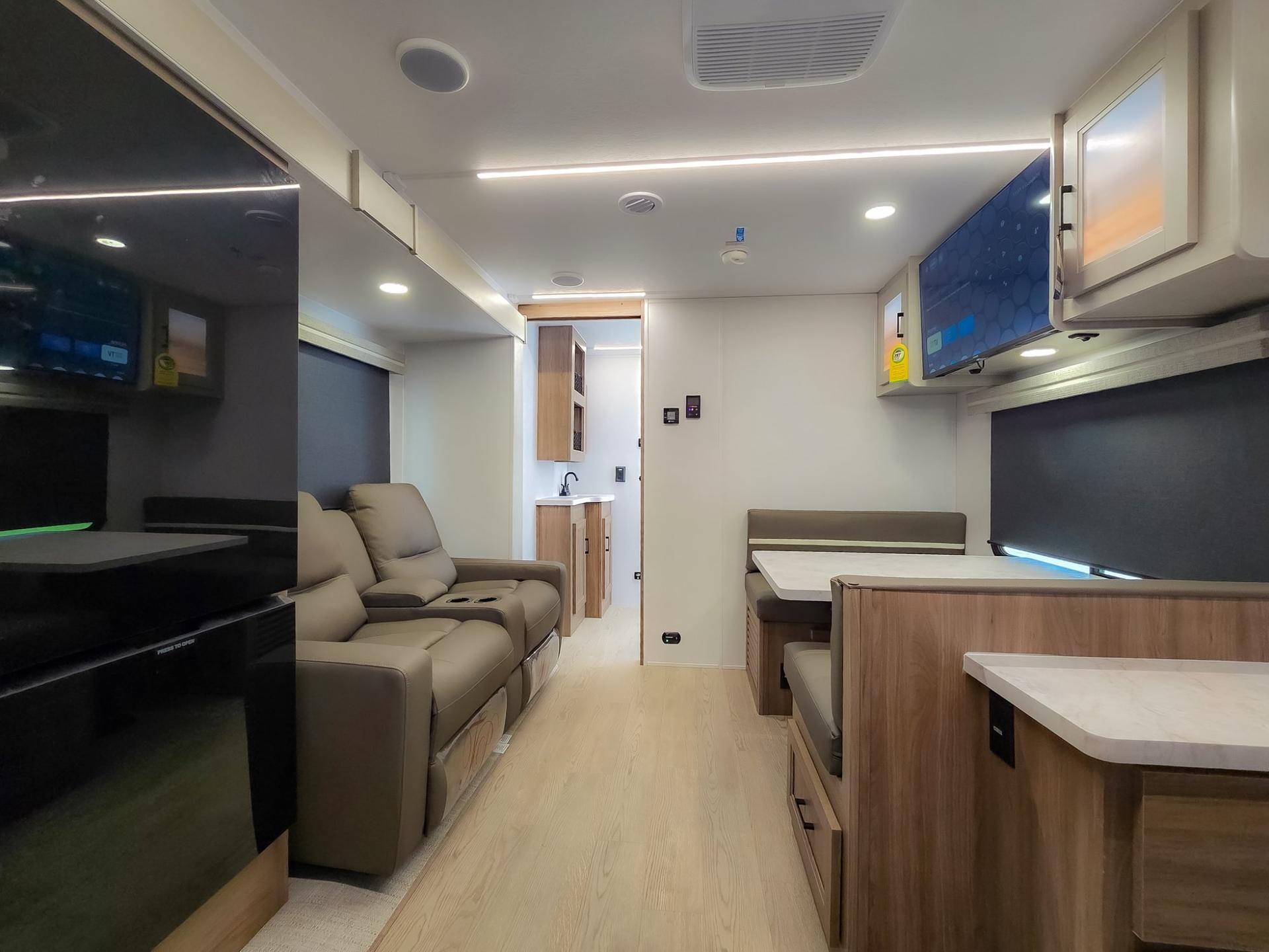 2026 Coachmen 2026 Coachmen Freedom Express Ultra-Lite - thumbnail 13