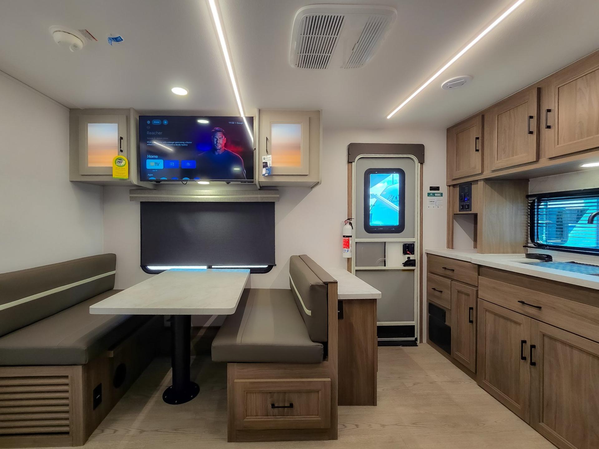 2026 Coachmen 2026 Coachmen Freedom Express Ultra-Lite - thumbnail 15