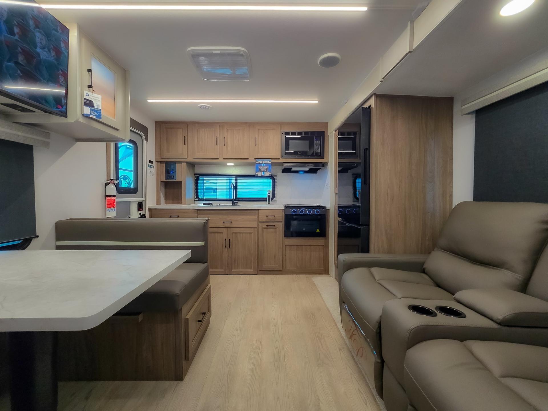 2026 Coachmen 2026 Coachmen Freedom Express Ultra-Lite - thumbnail 17