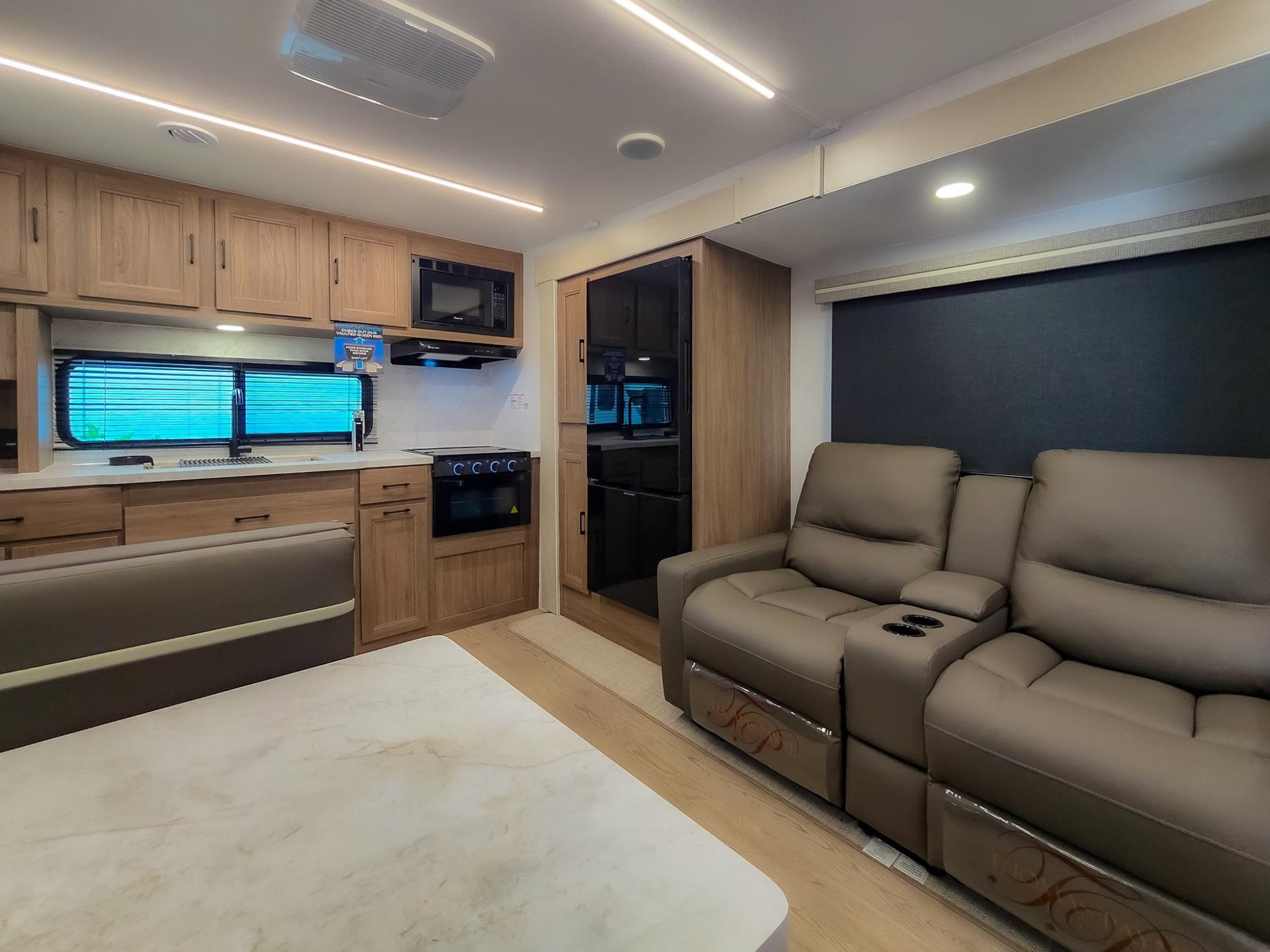 2026 Coachmen 2026 Coachmen Freedom Express Ultra-Lite - thumbnail 18