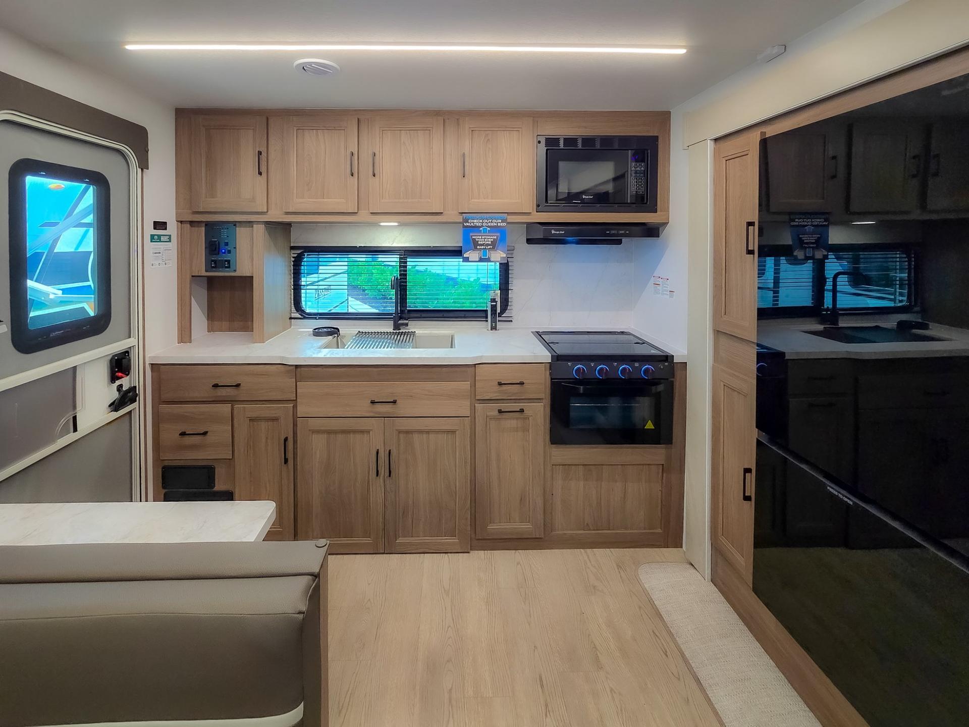 2026 Coachmen 2026 Coachmen Freedom Express Ultra-Lite - thumbnail 20