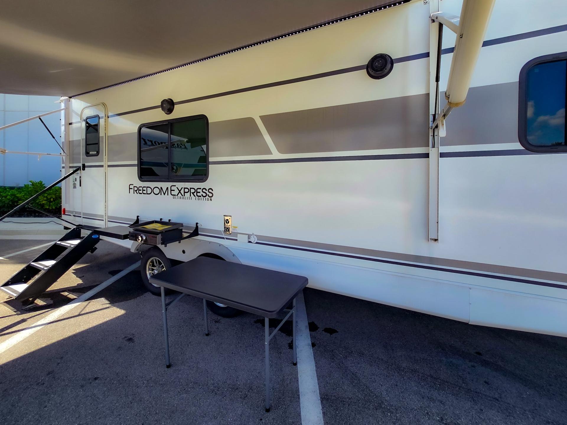2026 Coachmen 2026 Coachmen Freedom Express Ultra-Lite - thumbnail 43