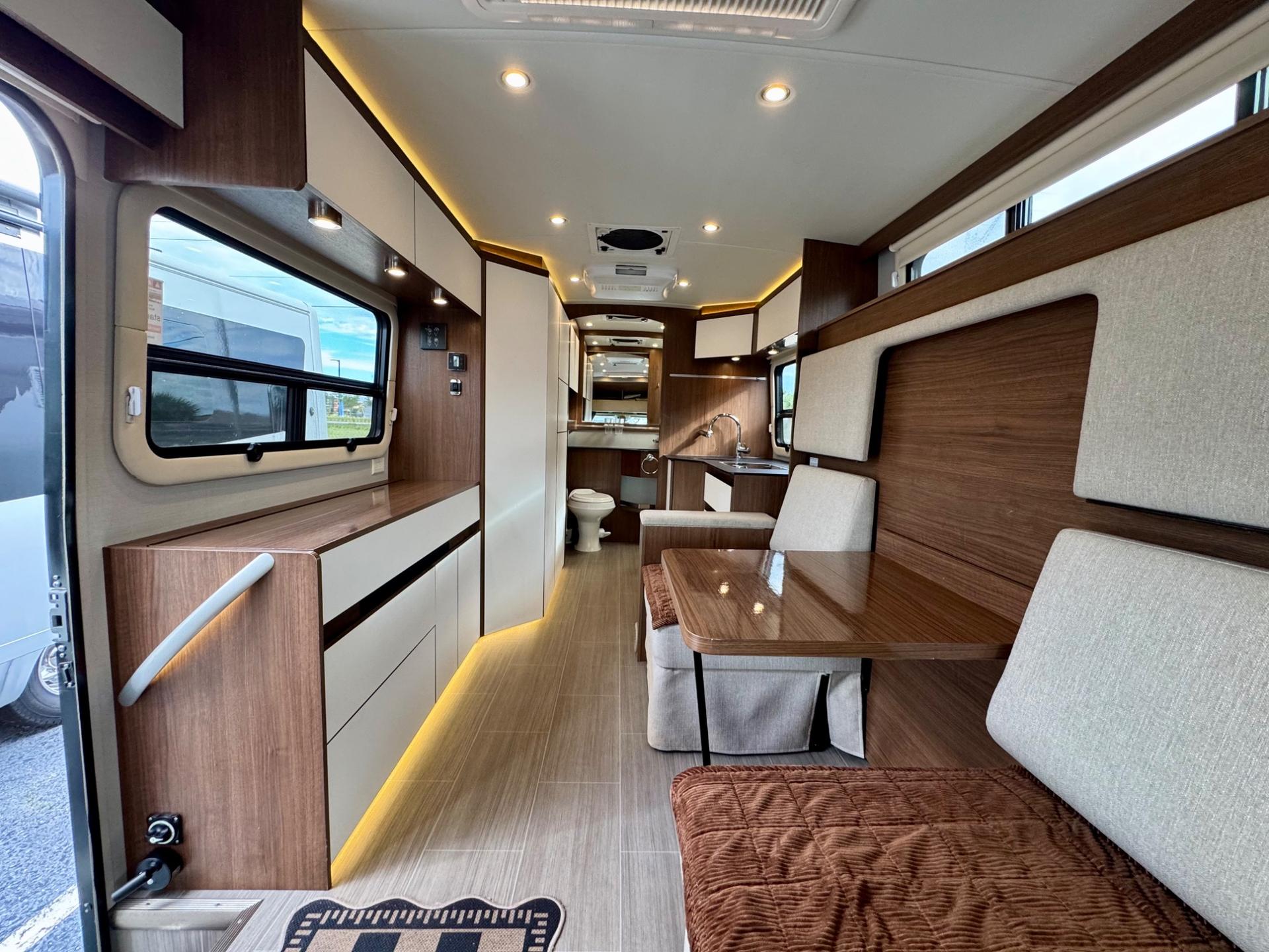 2017 Leisure Travel Vans 2017 Leisure Travel Vans Wonder - thumbnail 7