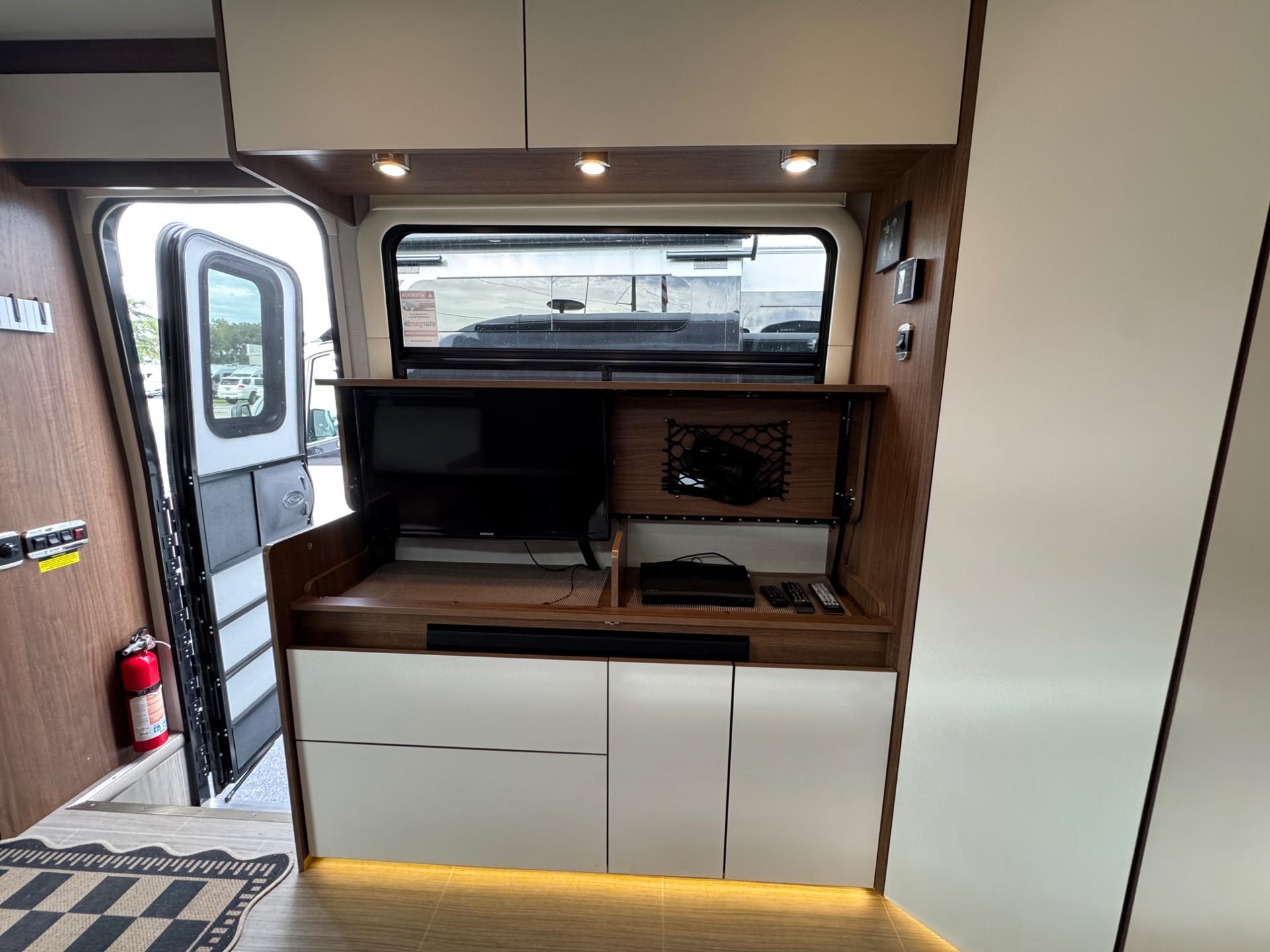 2017 Leisure Travel Vans 2017 Leisure Travel Vans Wonder - thumbnail 16