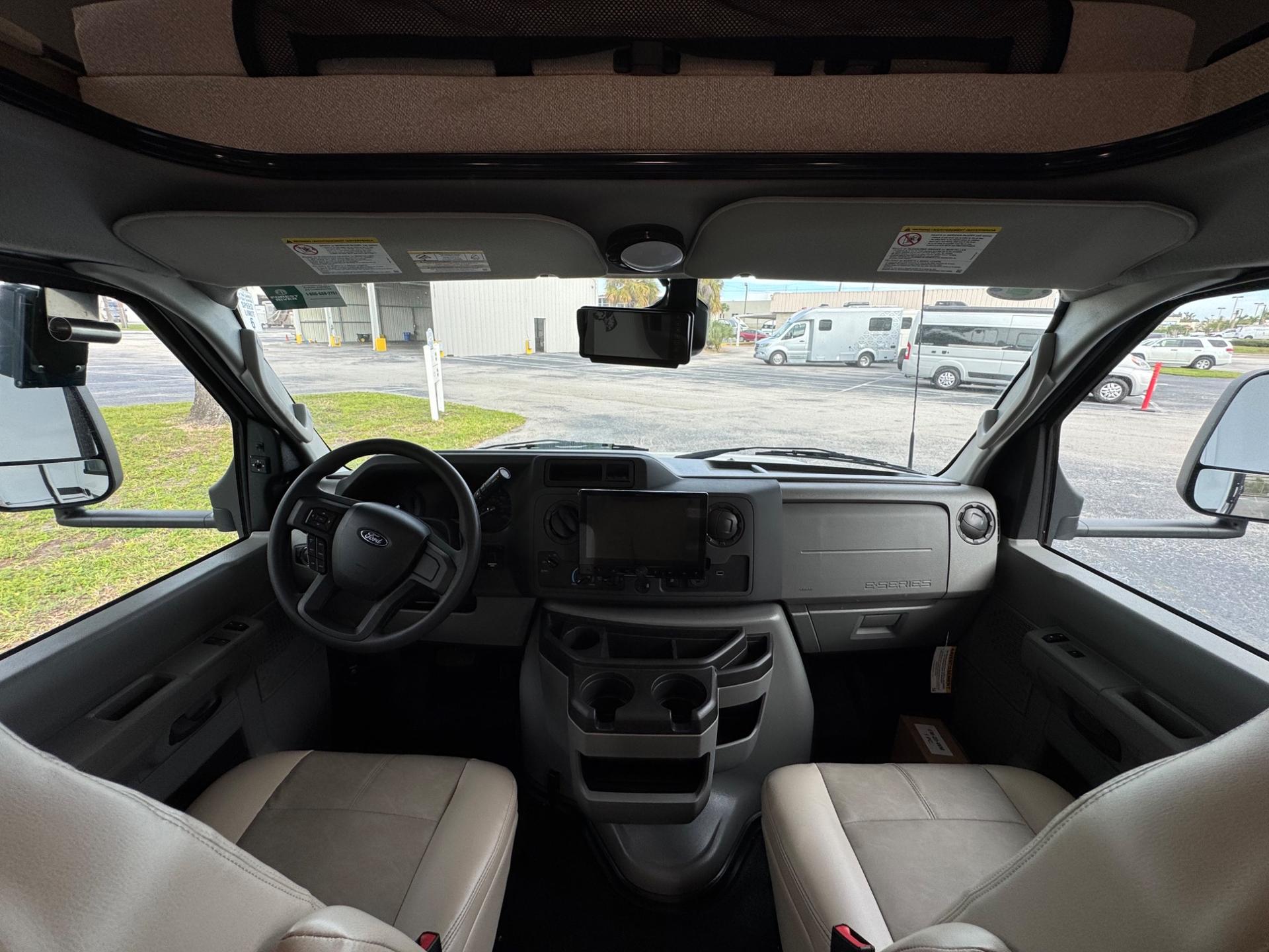 2027 Coachmen 2027 Coachmen Freelander - thumbnail 16