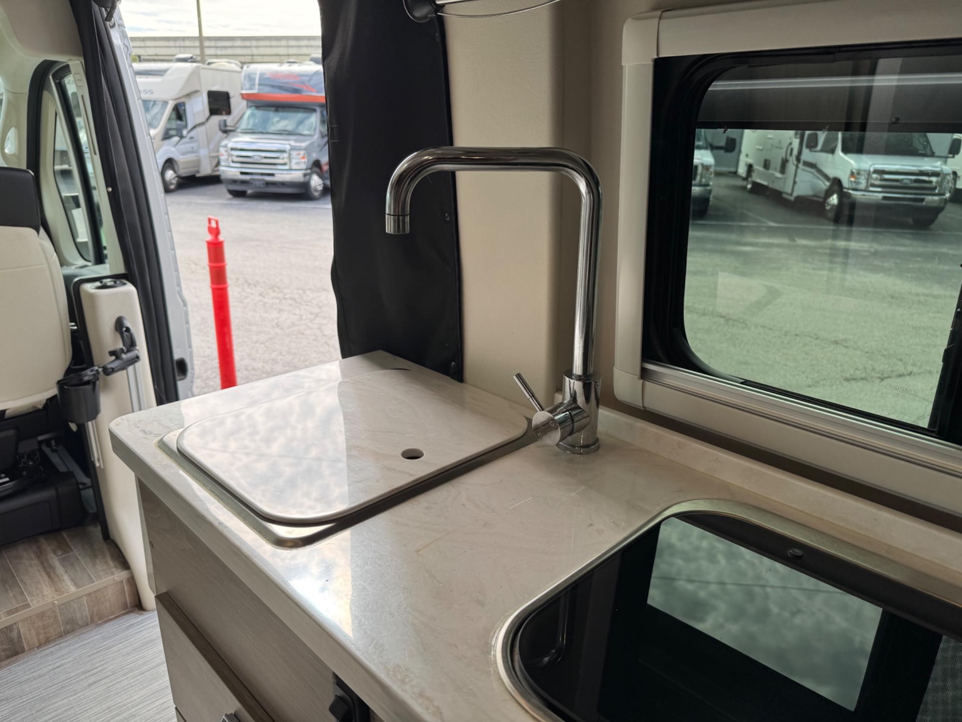 2022 Winnebago 2022 Winnebago Travato - thumbnail 10