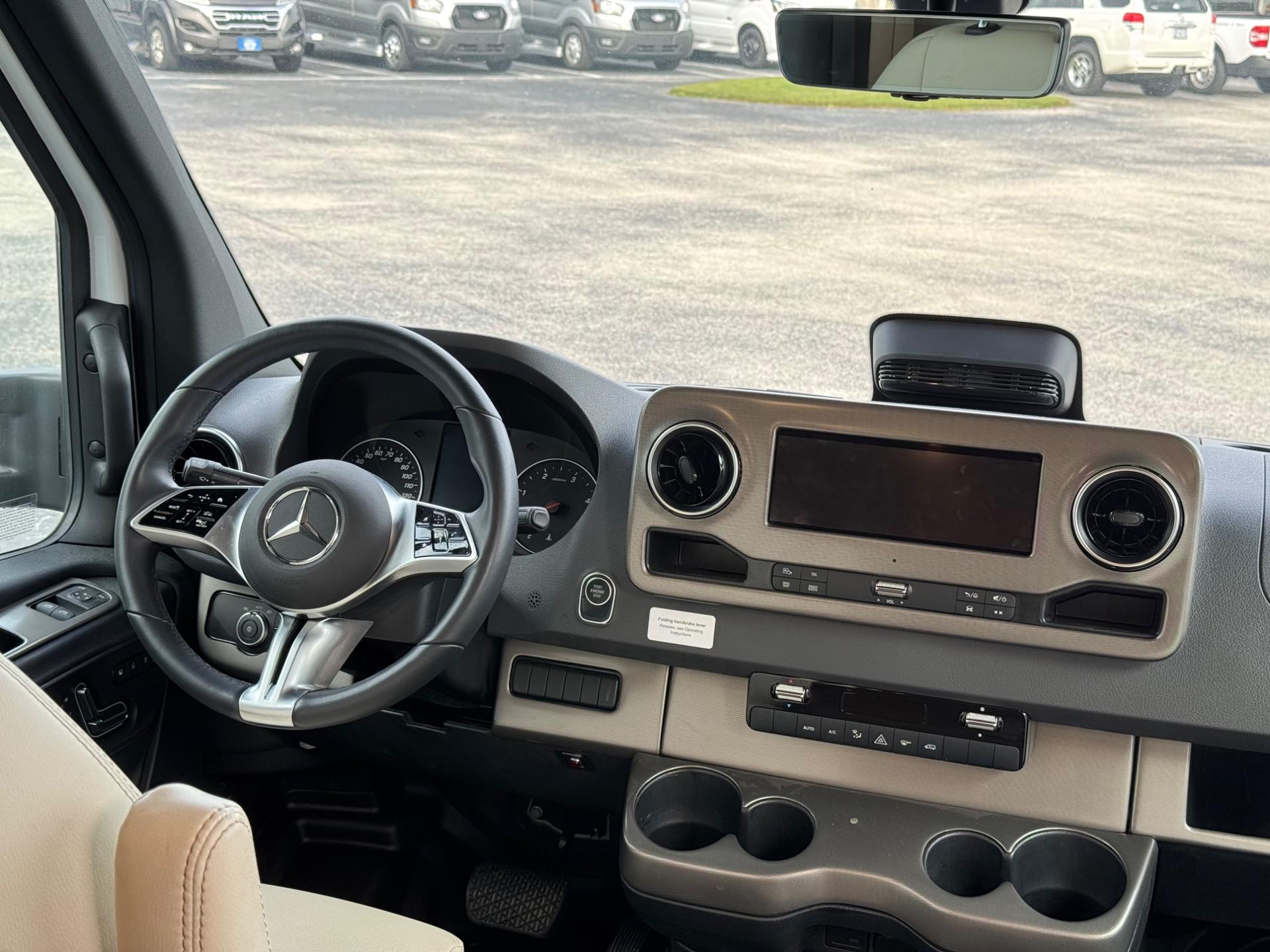 2026 Winnebago 2026 Winnebago View - thumbnail 6