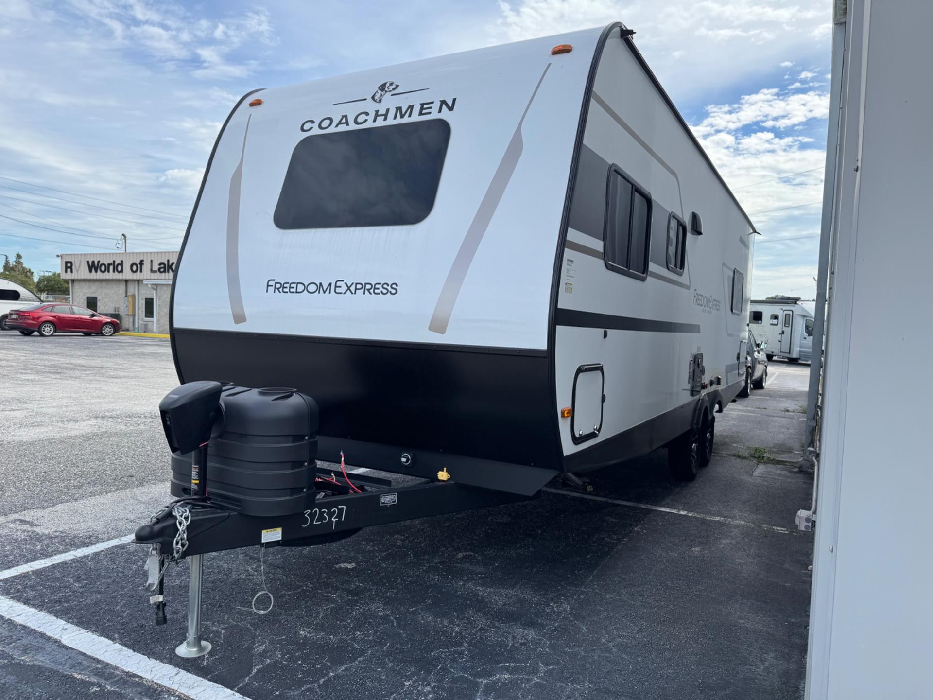 2027 Coachmen 2027 Coachmen Freedom Express Select - thumbnail 3