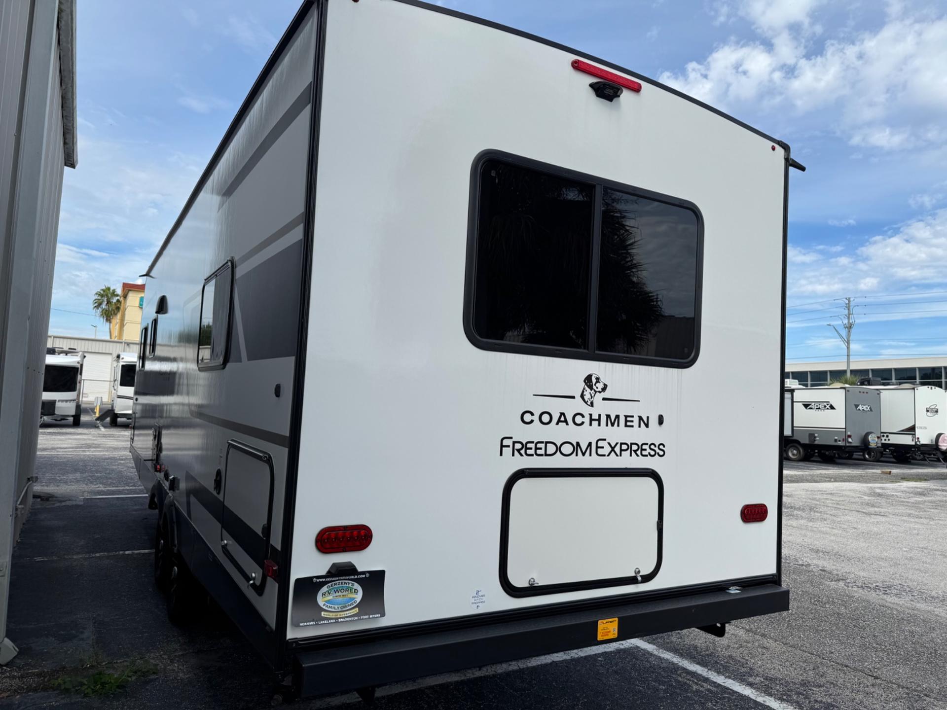 2027 Coachmen 2027 Coachmen Freedom Express Select - thumbnail 4