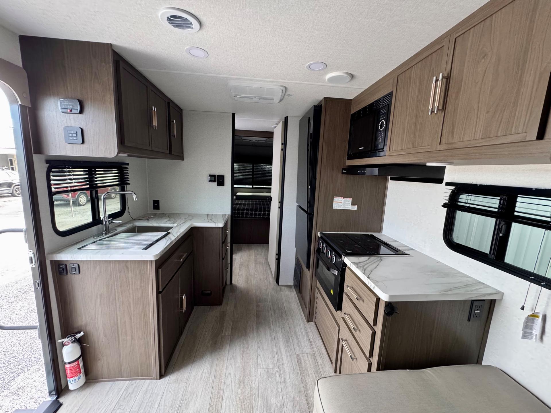 2027 Coachmen 2027 Coachmen Freedom Express Select - thumbnail 6