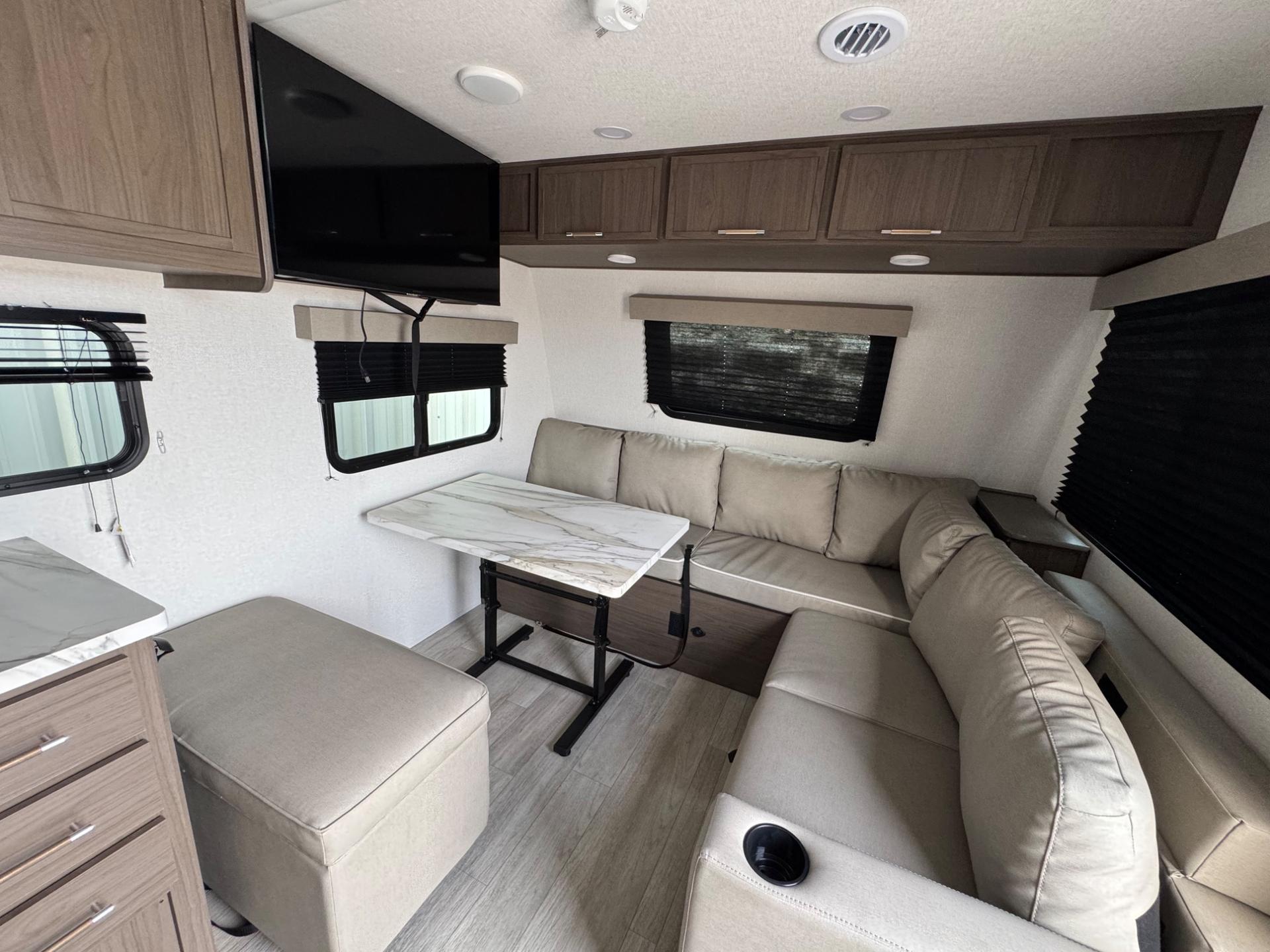 2027 Coachmen 2027 Coachmen Freedom Express Select - thumbnail 12