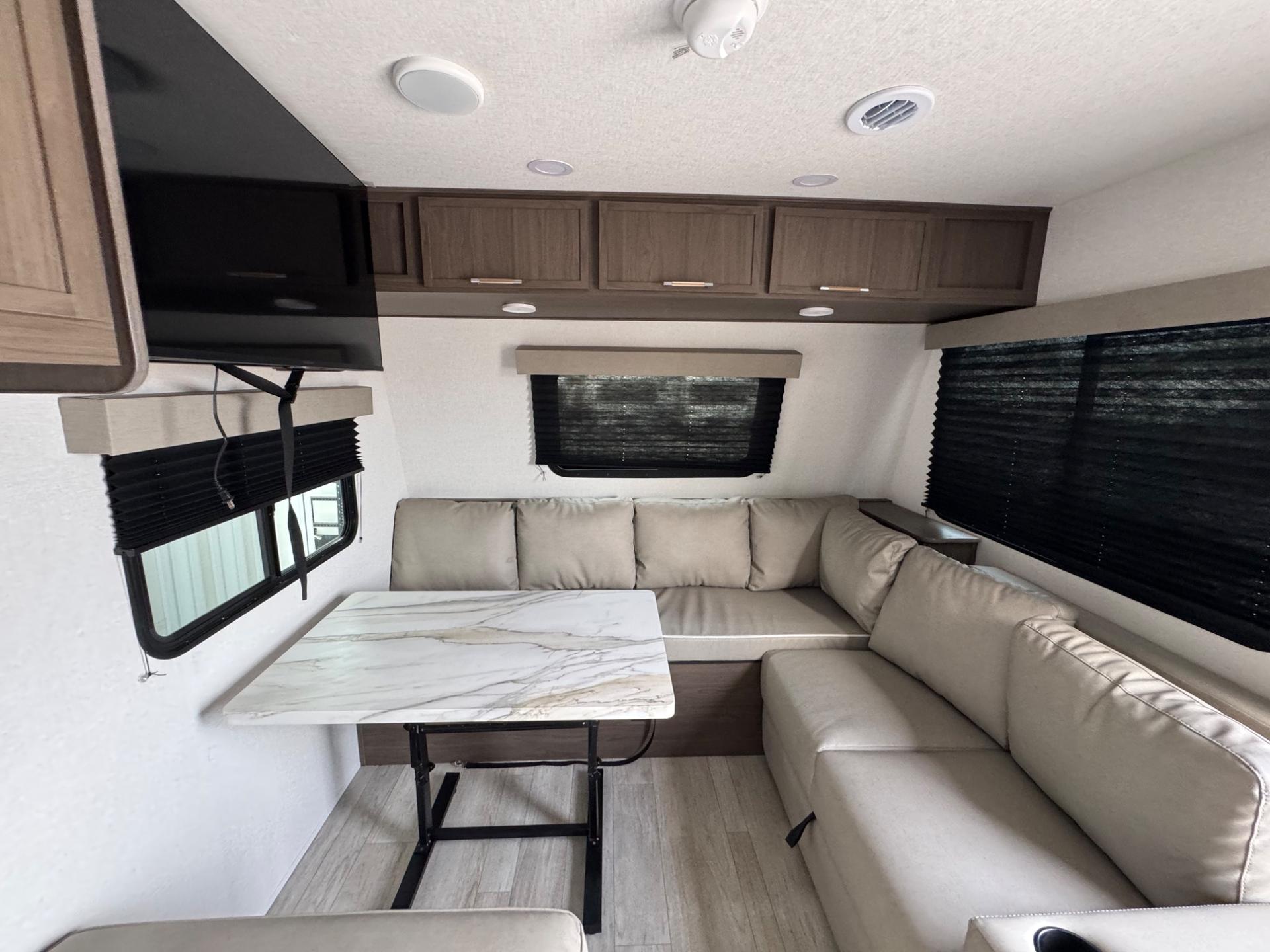 2027 Coachmen 2027 Coachmen Freedom Express Select - thumbnail 13