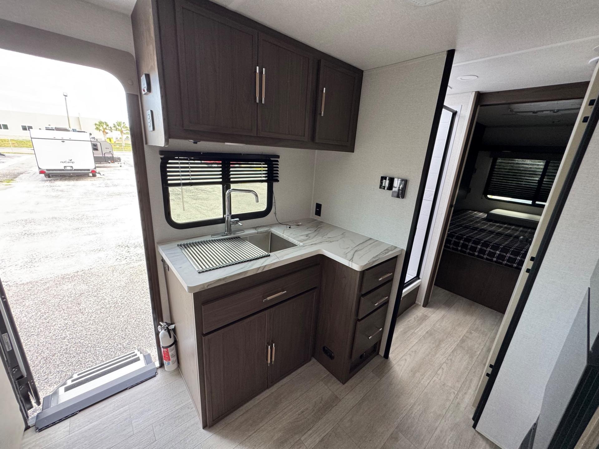 2027 Coachmen 2027 Coachmen Freedom Express Select - thumbnail 15