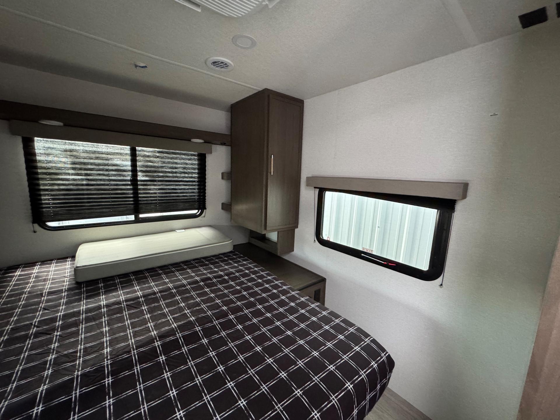 2027 Coachmen 2027 Coachmen Freedom Express Select - thumbnail 17