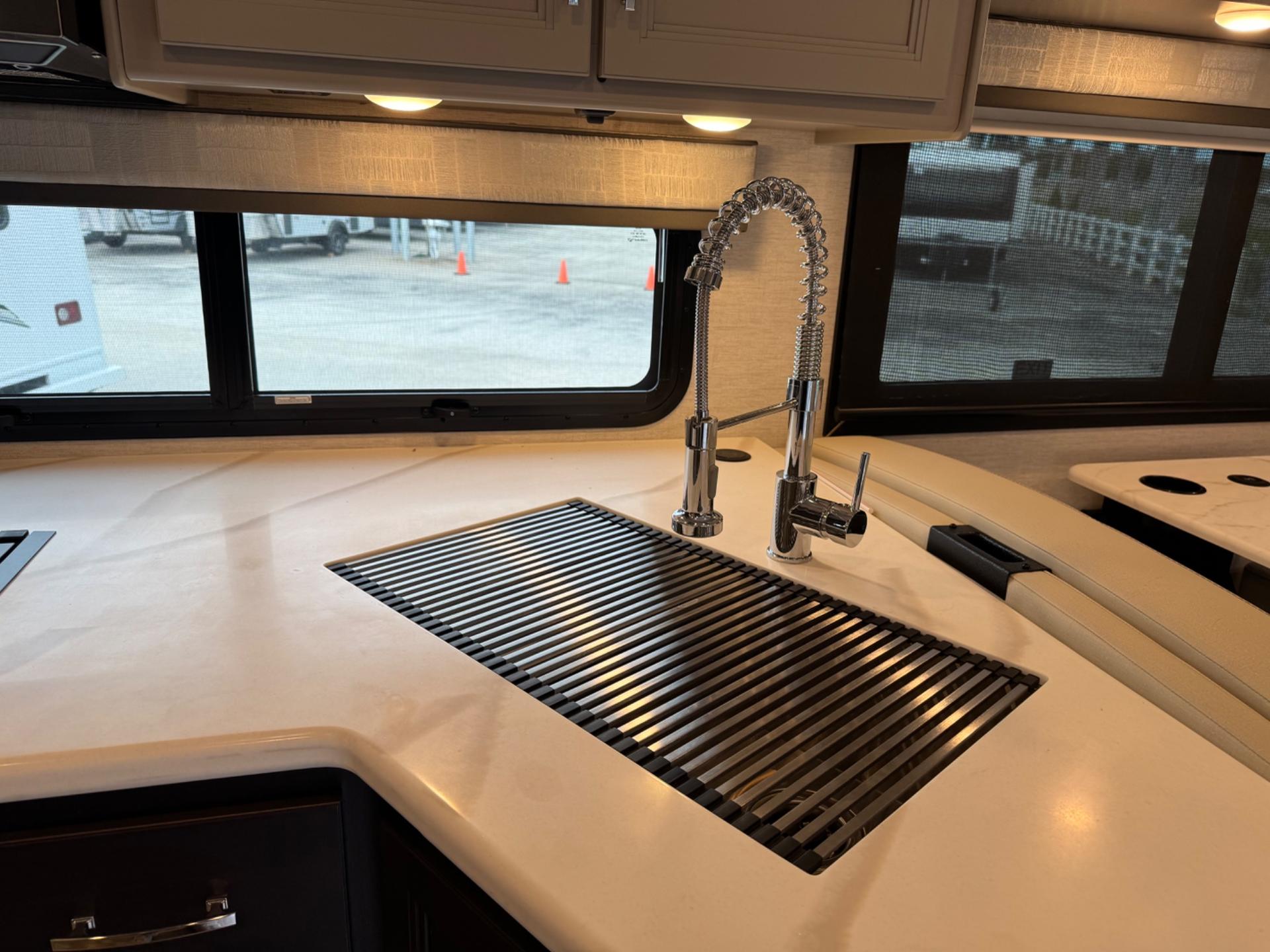 2026 Thor Motor Coach 2026 Thor Motor Coach Omni Trail - thumbnail 11
