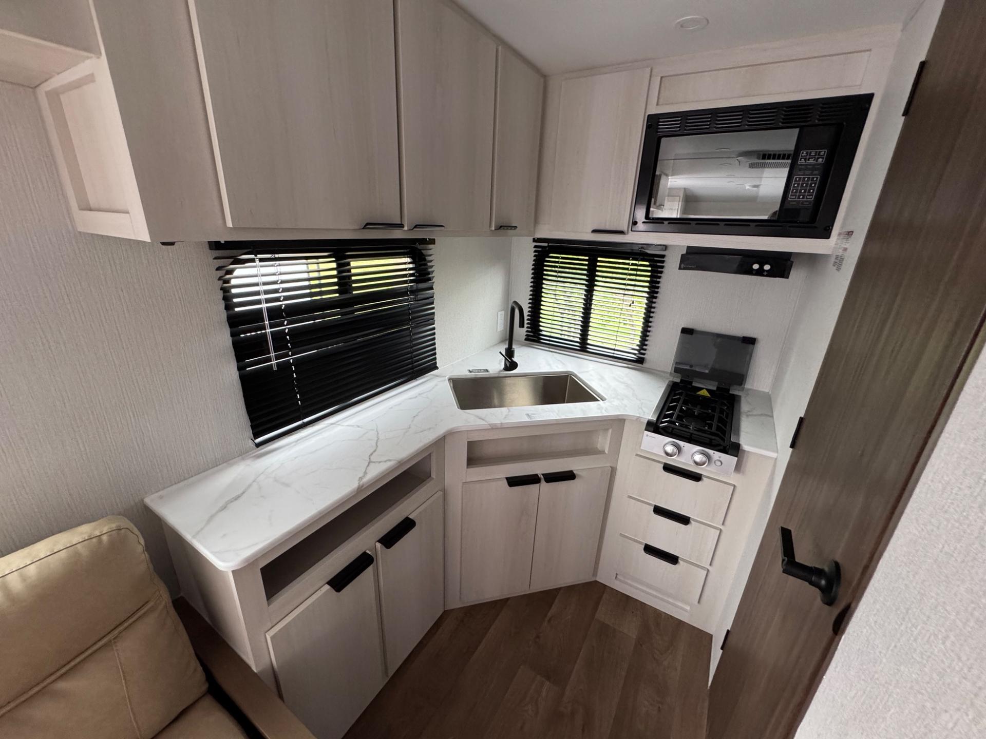 2027 Winnebago 2027 Winnebago Access - thumbnail 7