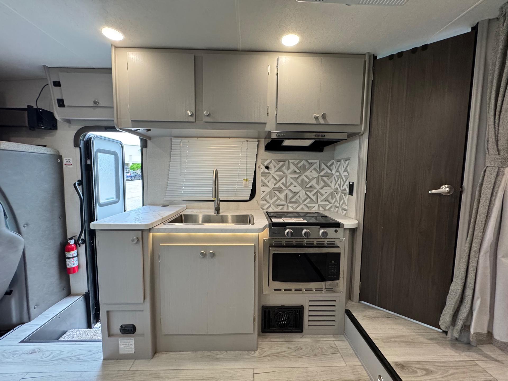 2025 Coachmen 2025 Coachmen Freelander - thumbnail 8