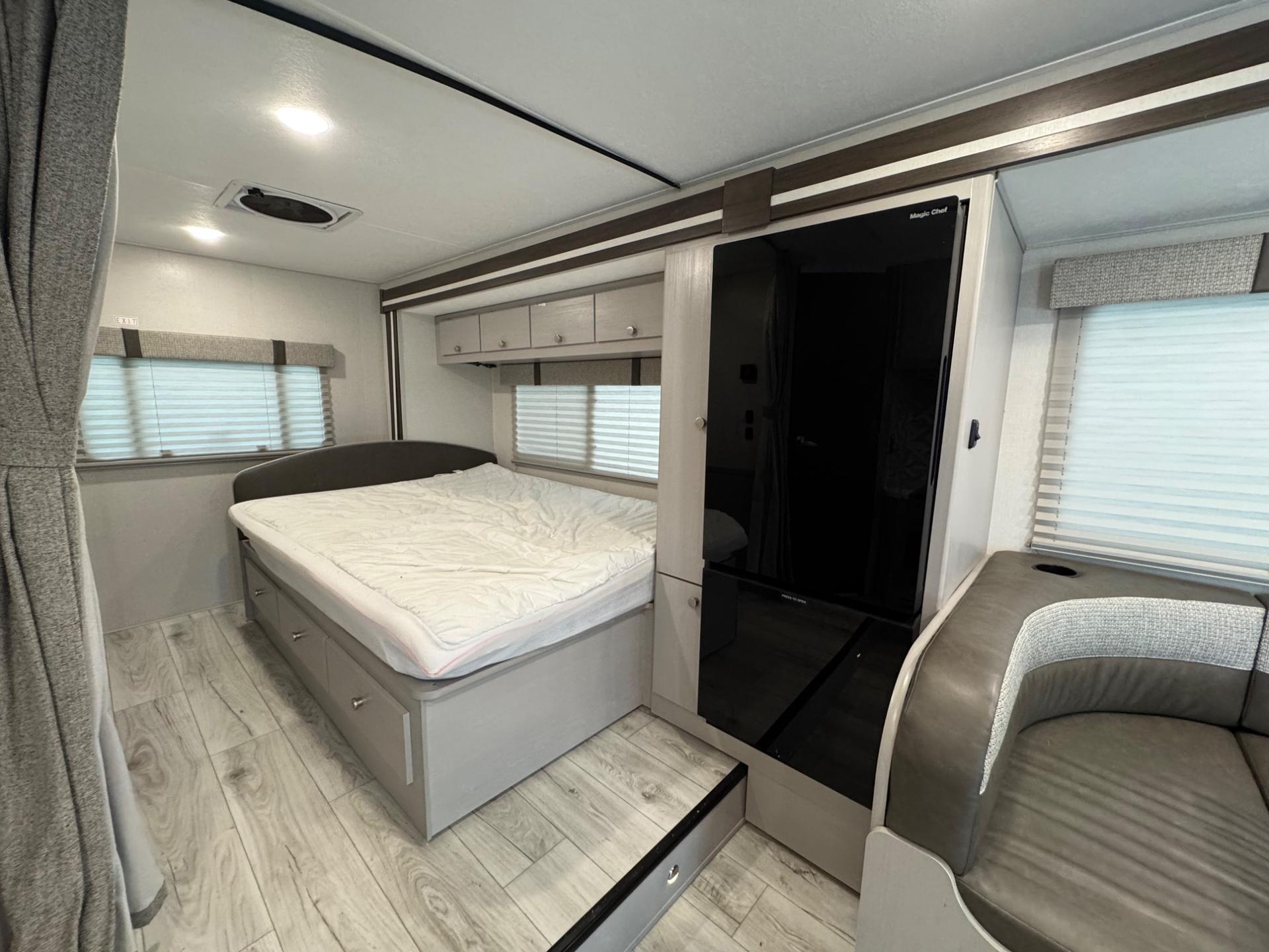 2025 Coachmen 2025 Coachmen Freelander - thumbnail 11