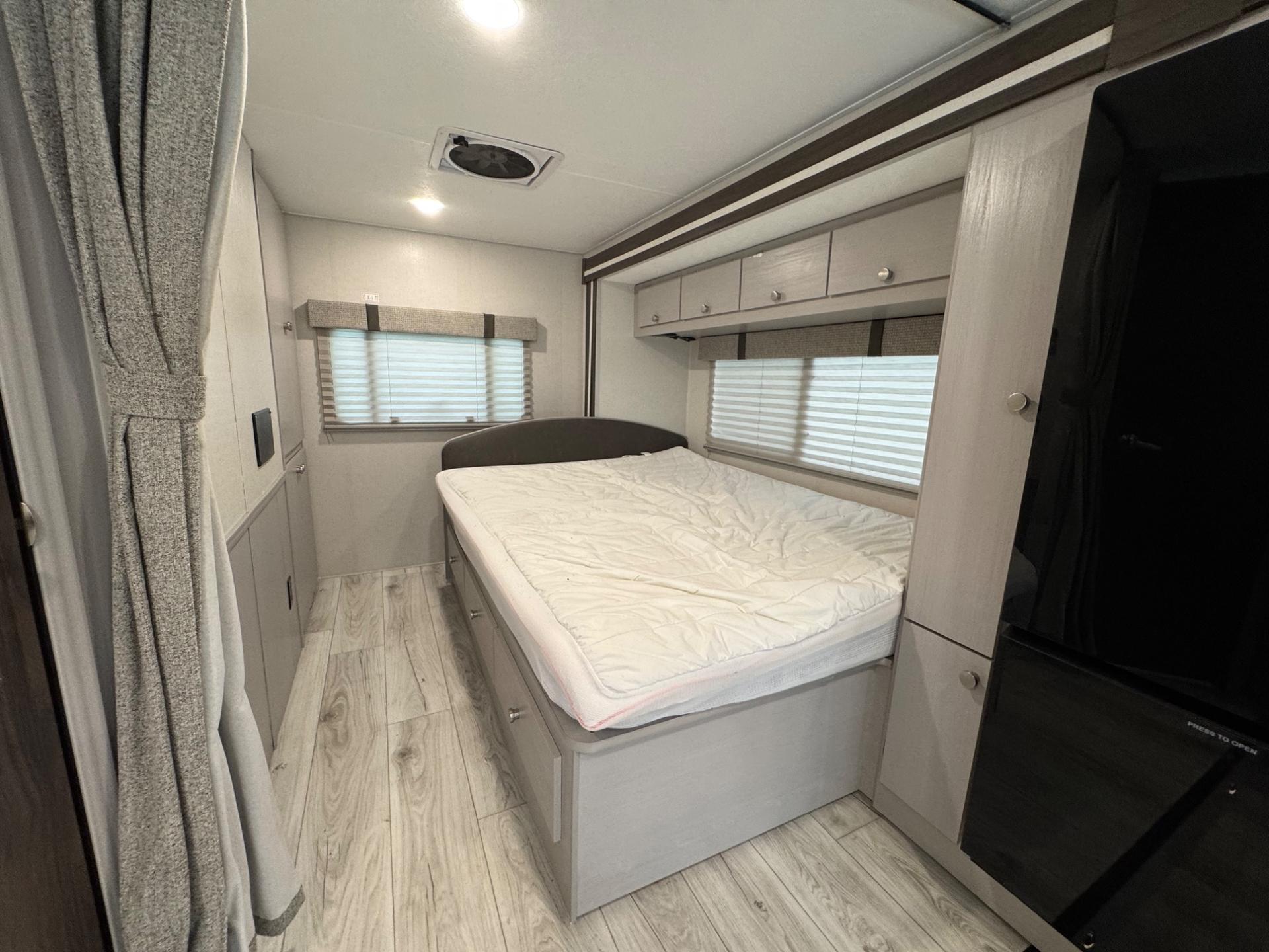 2025 Coachmen 2025 Coachmen Freelander - thumbnail 16