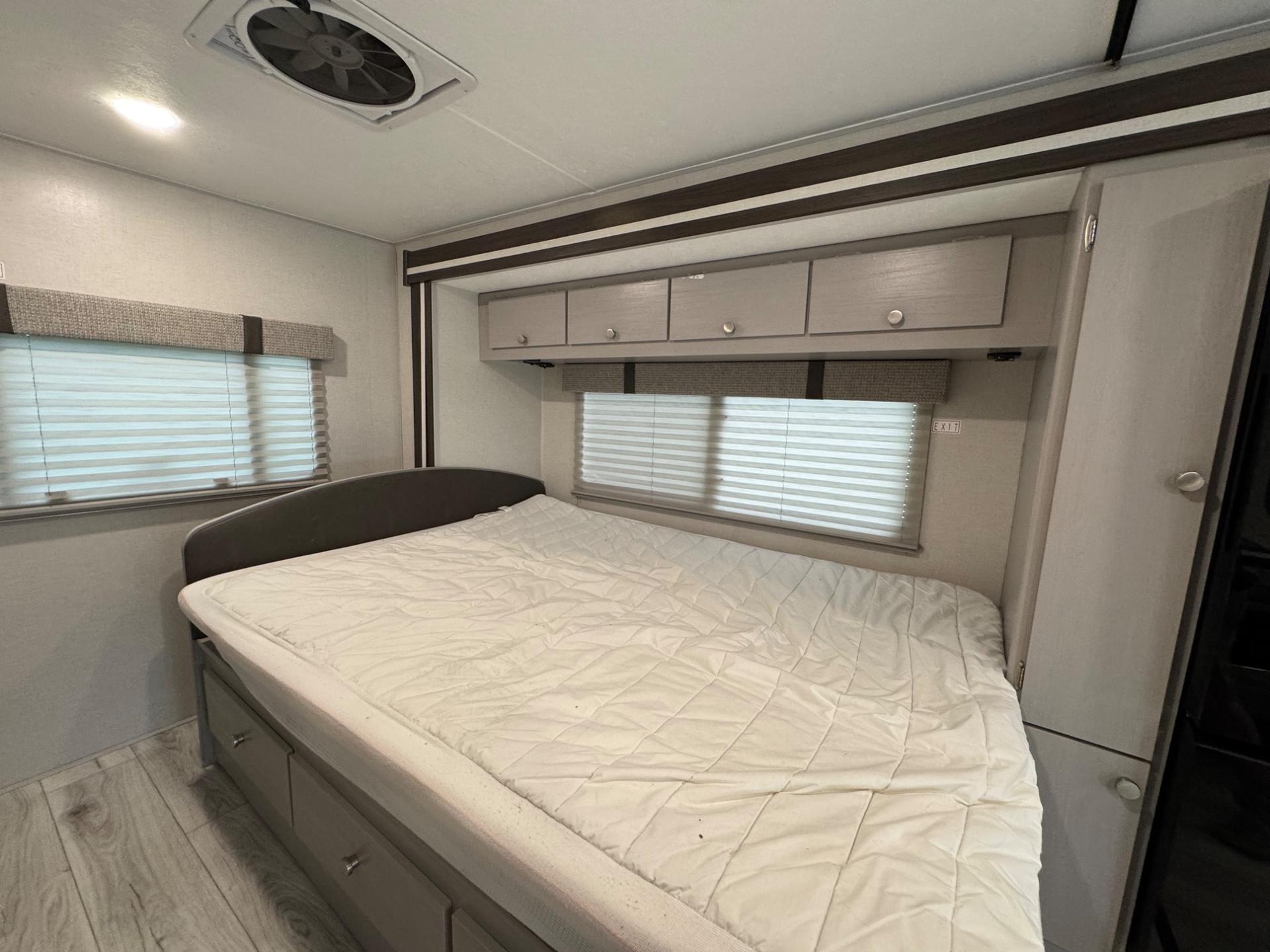 2025 Coachmen 2025 Coachmen Freelander - thumbnail 17