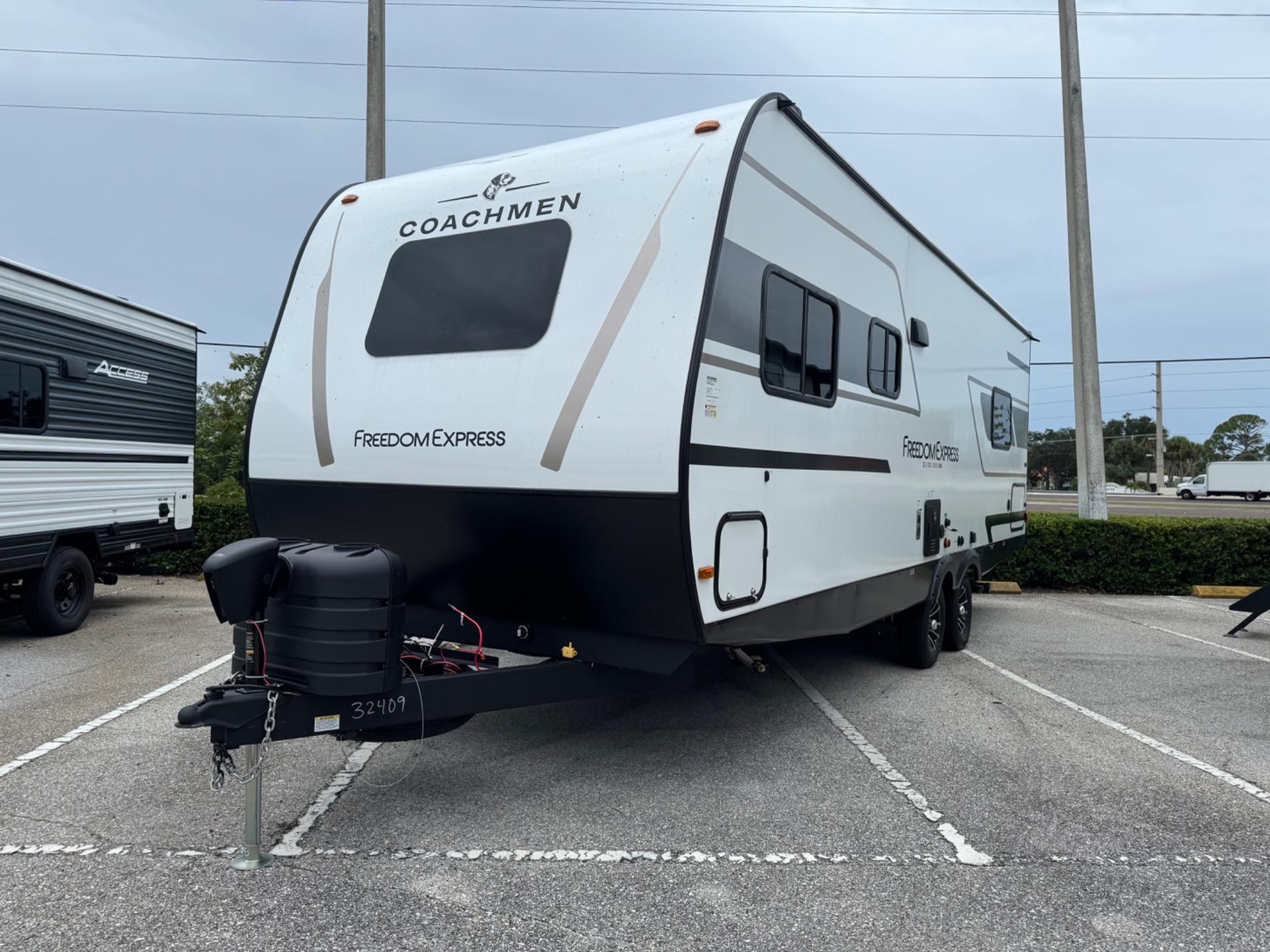 2027 Coachmen 2027 Coachmen Freedom Express Select - thumbnail 3