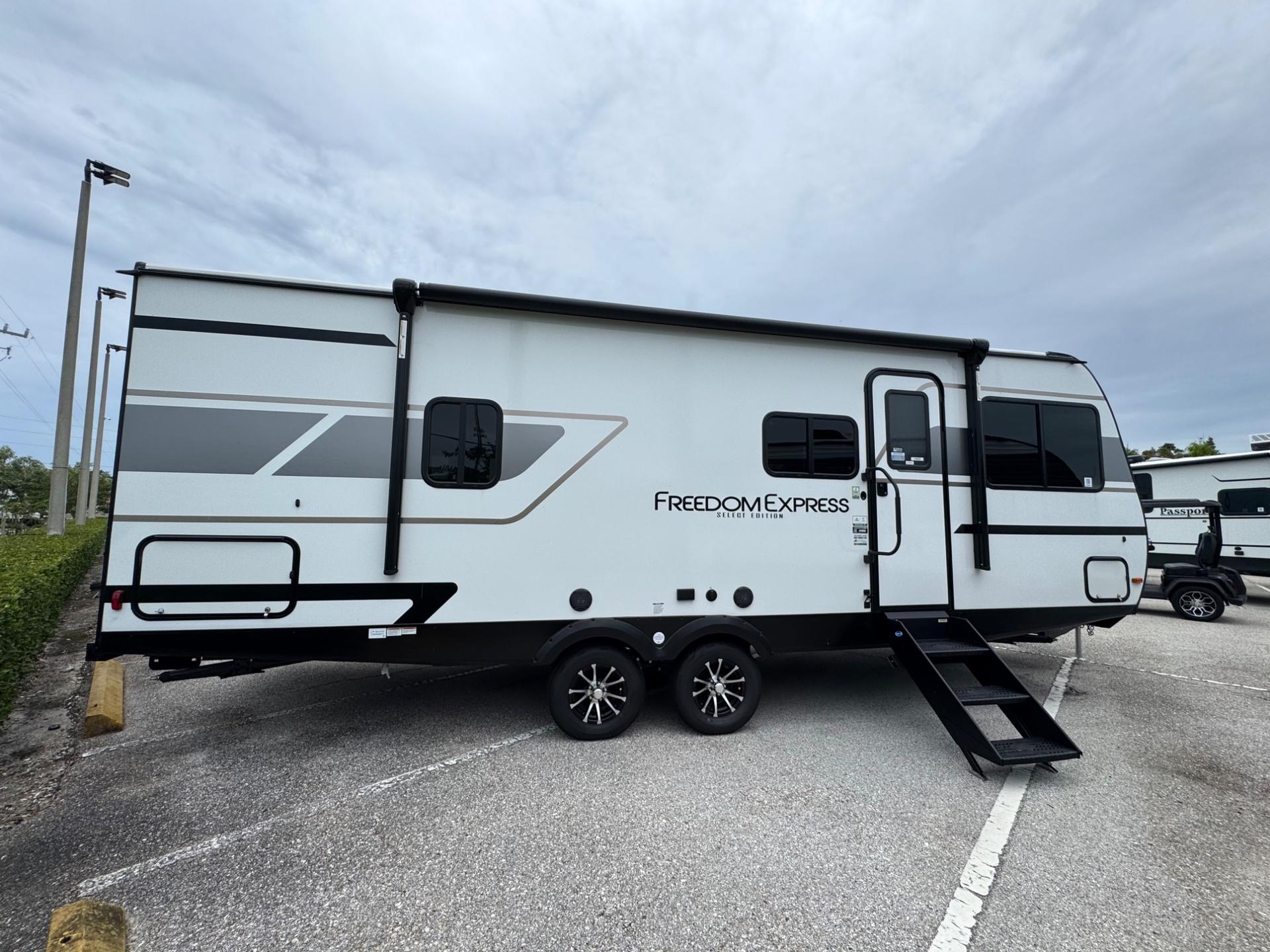 2027 Coachmen 2027 Coachmen Freedom Express Select - thumbnail 5