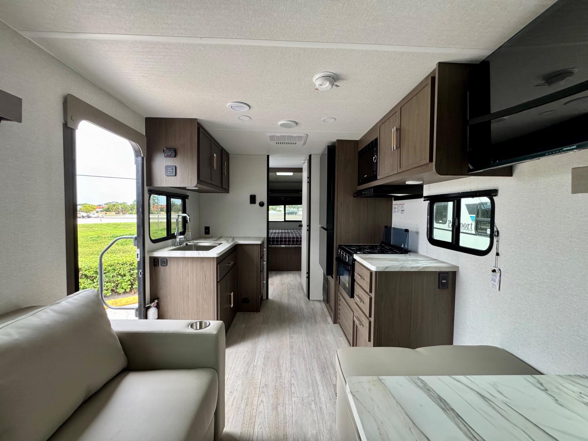 2027 Coachmen 2027 Coachmen Freedom Express Select - thumbnail 6