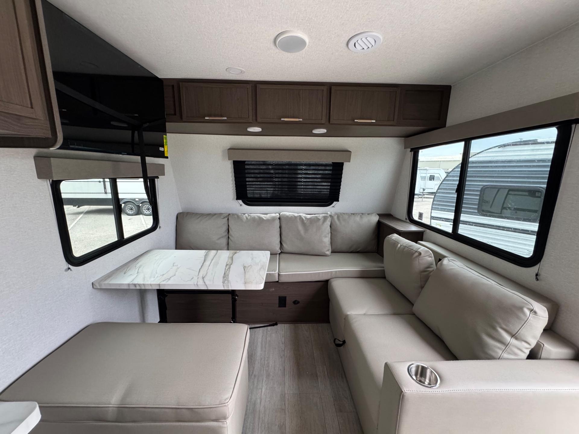 2027 Coachmen 2027 Coachmen Freedom Express Select - thumbnail 13