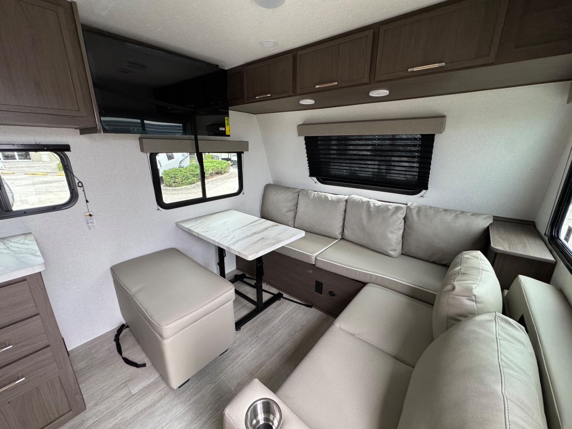 2027 Coachmen 2027 Coachmen Freedom Express Select - thumbnail 14