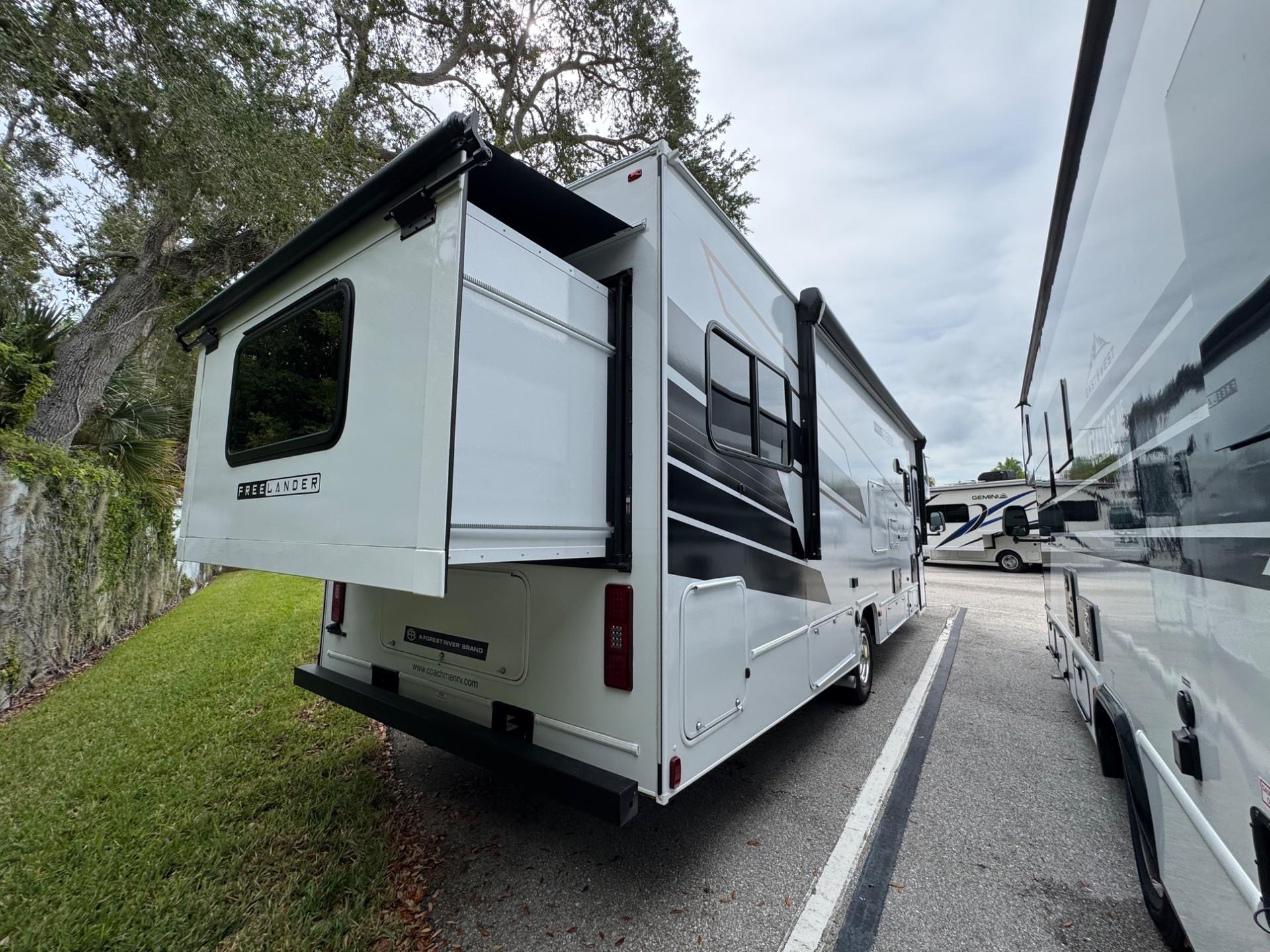 2027 Coachmen 2027 Coachmen Freelander - thumbnail 5