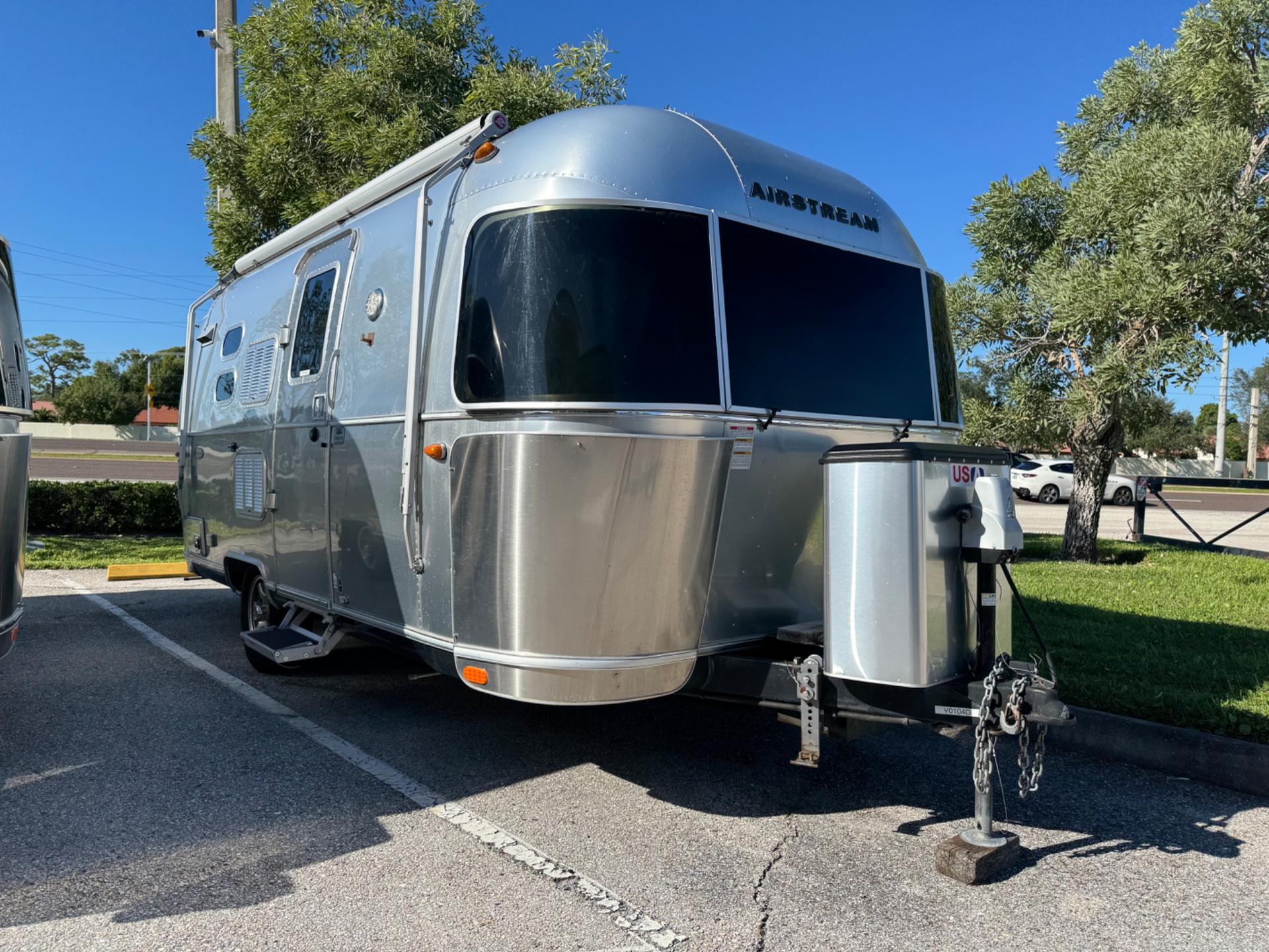 2019 Airstream 2019 Airstream Flying Cloud - image 1