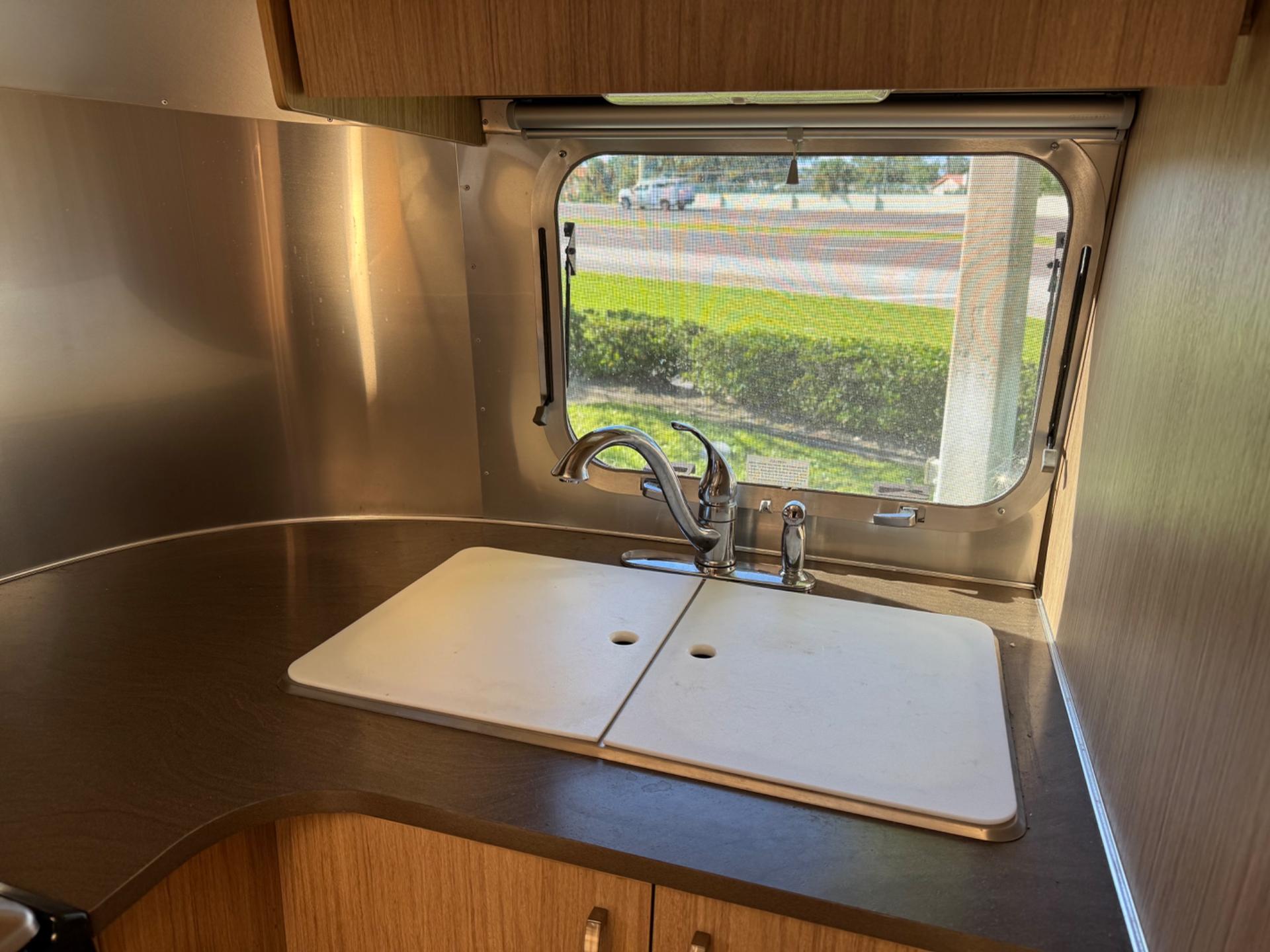 2019 Airstream 2019 Airstream Flying Cloud - thumbnail 9