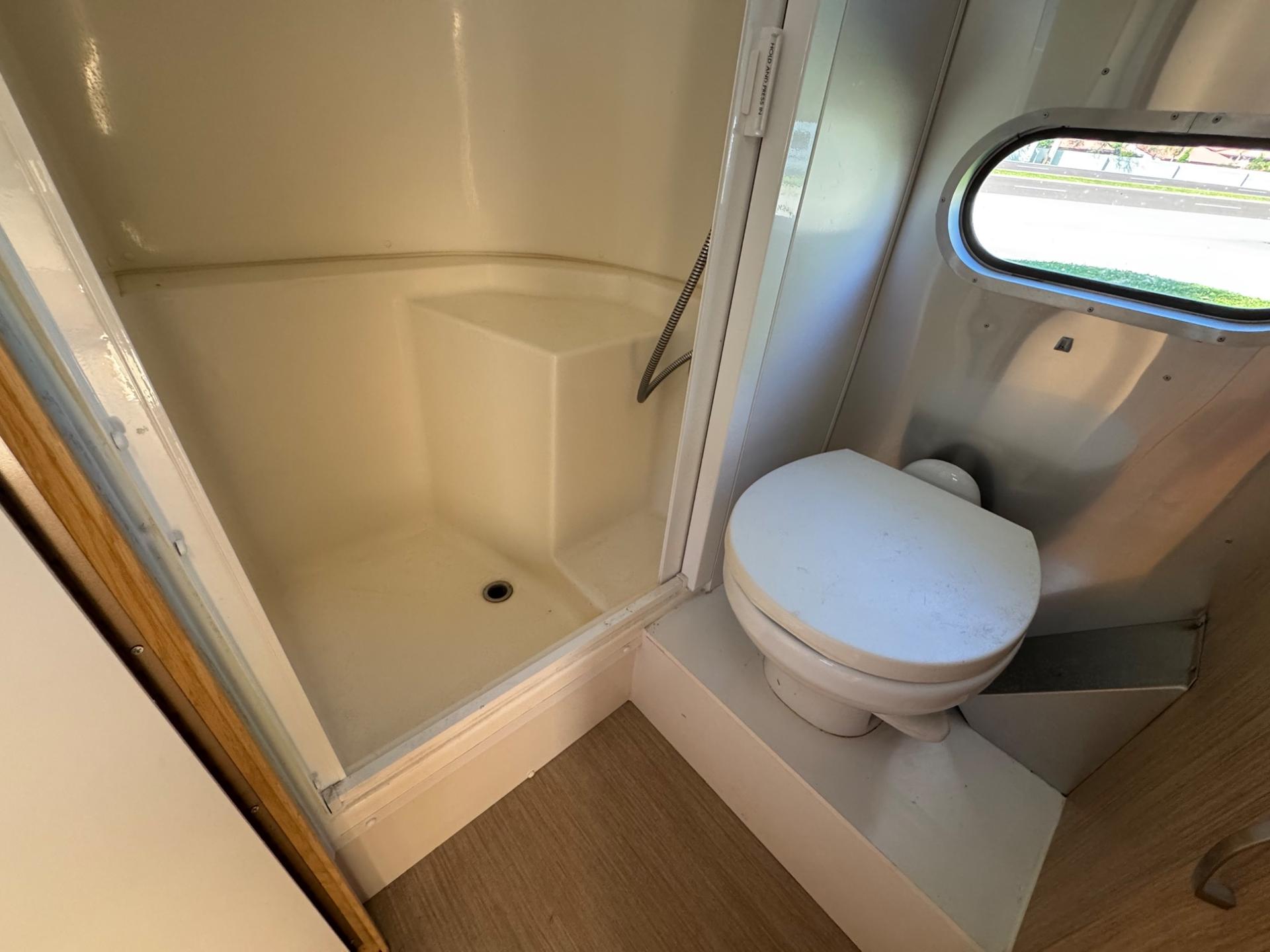 2019 Airstream 2019 Airstream Flying Cloud - thumbnail 18